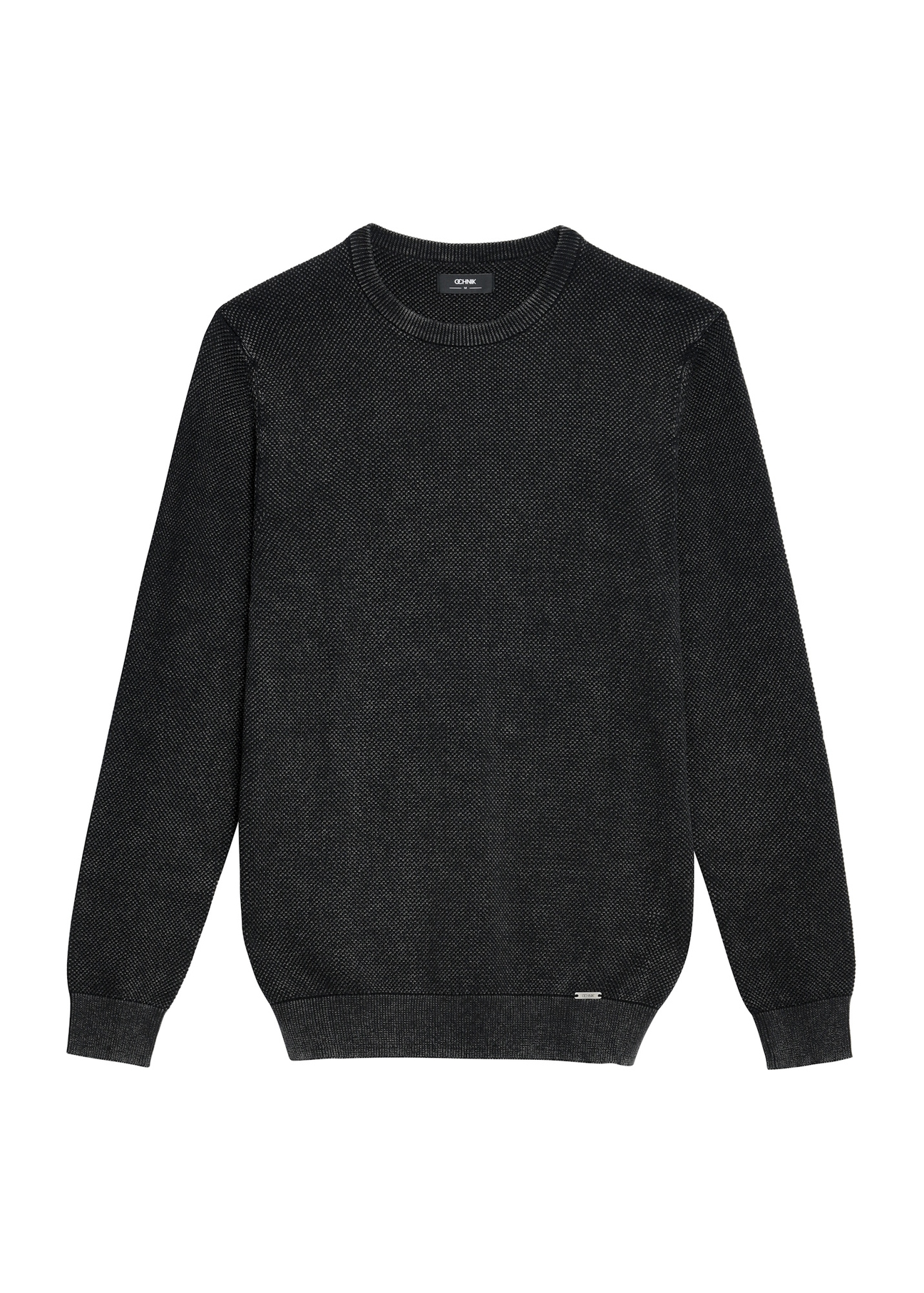 Sweter męski w kolorze czarnym SWEMT-0181-99(Z25), widok produktu z przodu na białym tle.