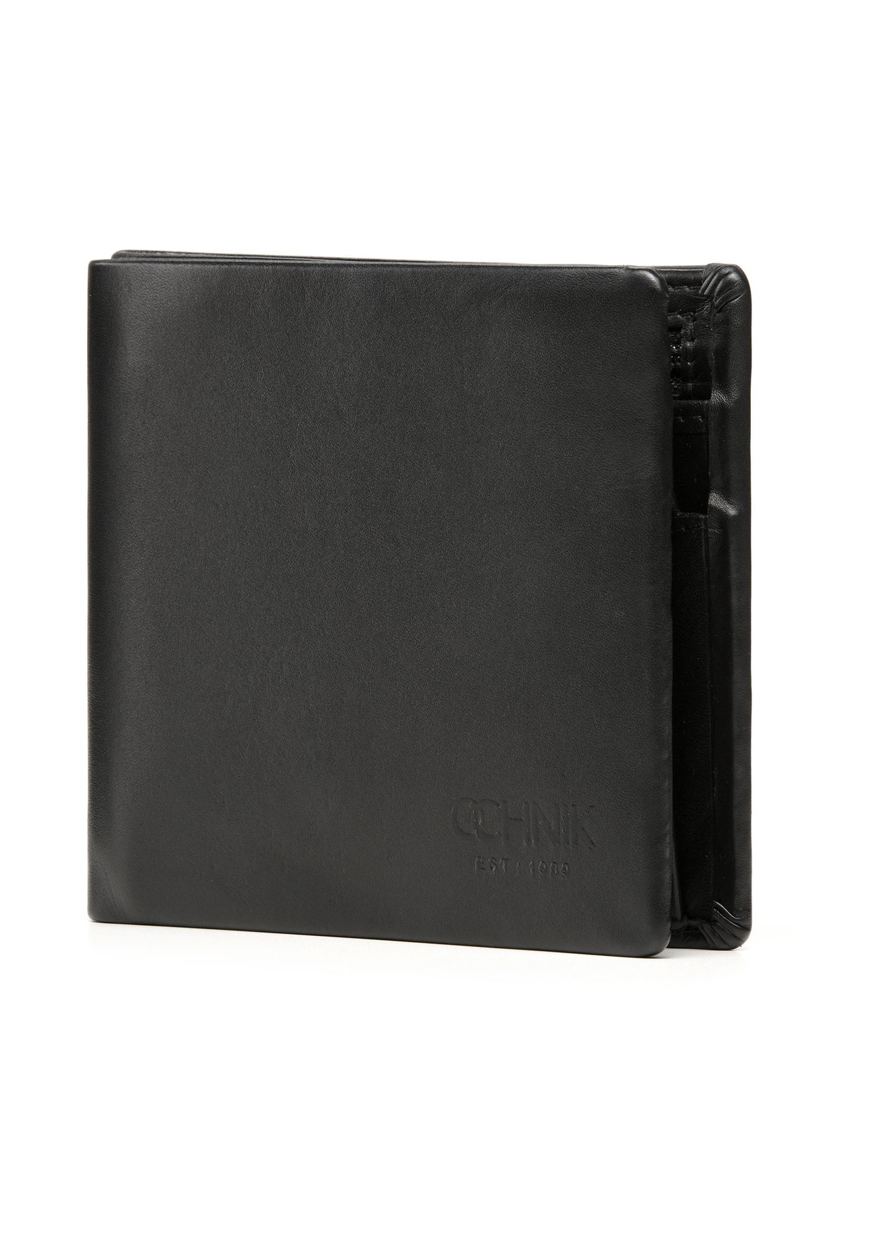 Czarny skórzany portfel męski PORMS-0659-99(Z25) - widok produktu po skosie na białym tle. 