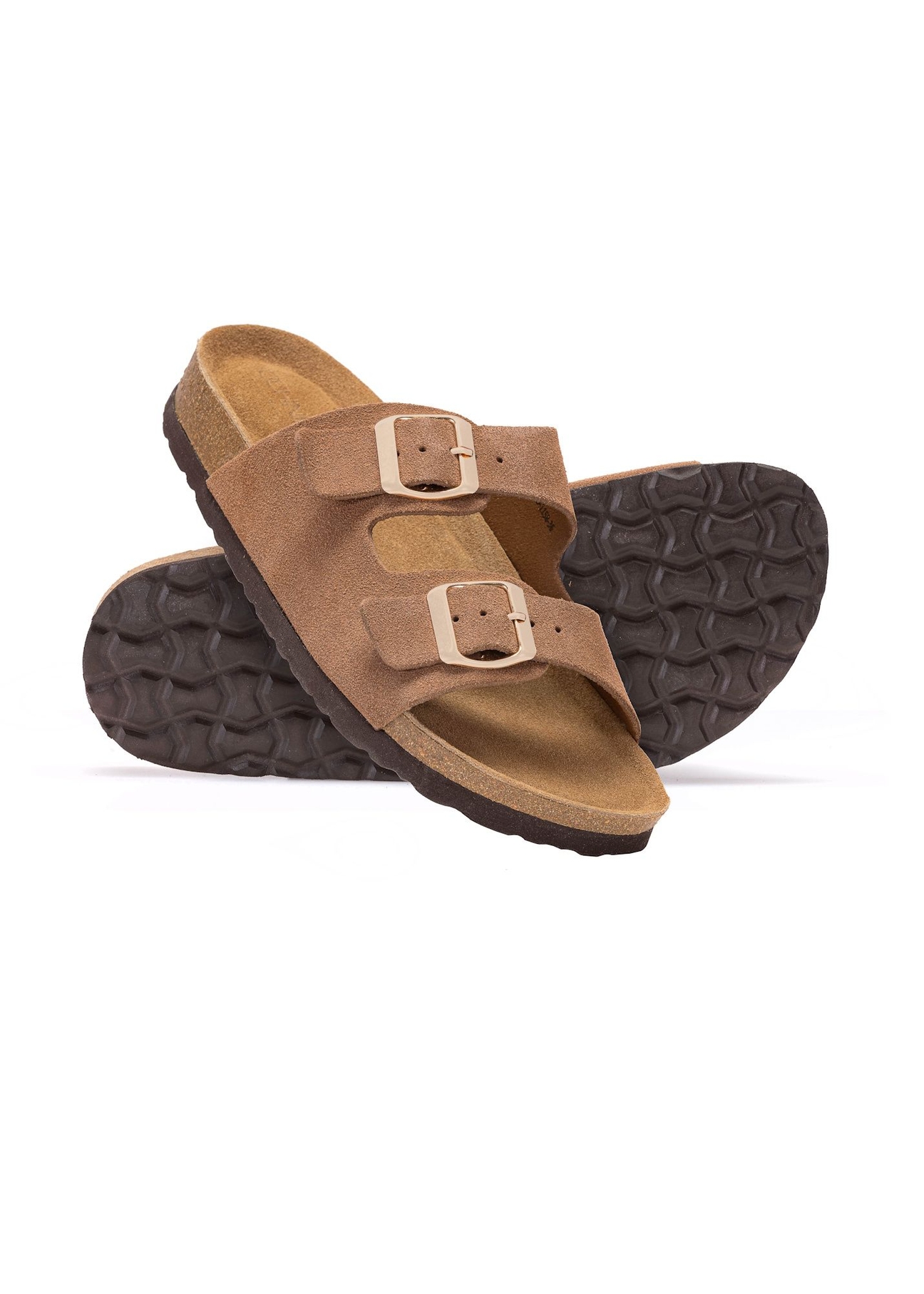 Skórzane klapki damskie w kolorze camelowym BUTYD-1158-1D(W26), widok produktu skosem na białym tle.