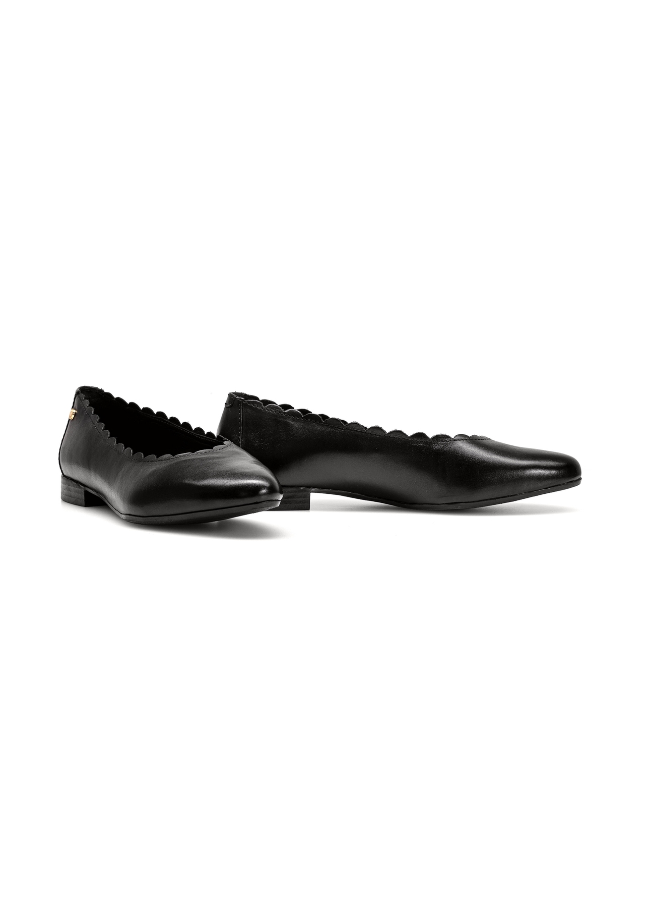 Czarne skórzane baleriny damskie BUTYD-1147-99(W25)-02