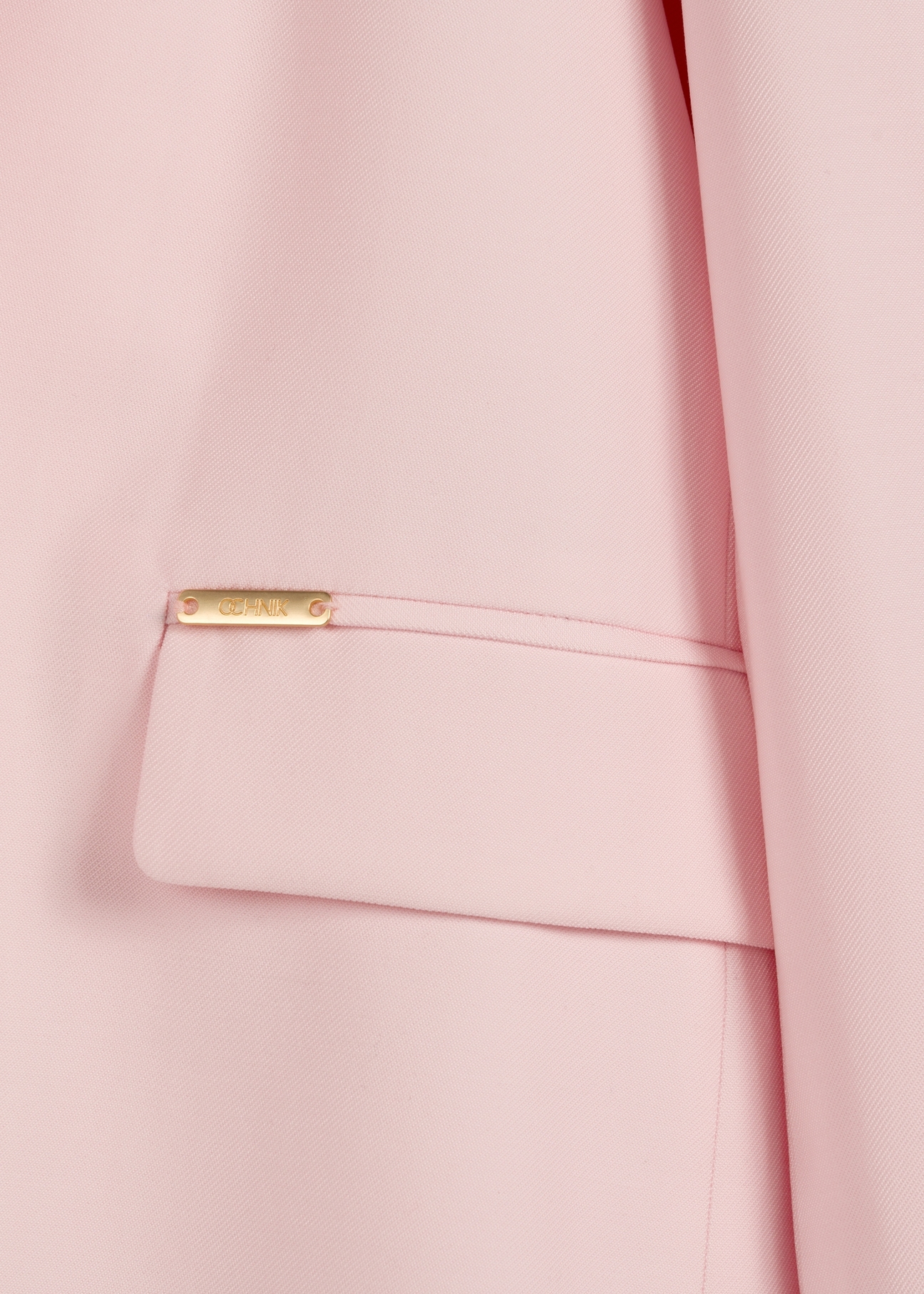 Marynarka damska w kolorze różowym ZAKDT-0031A-5A(W26), zbliżenie na detal produktu na białym tle.