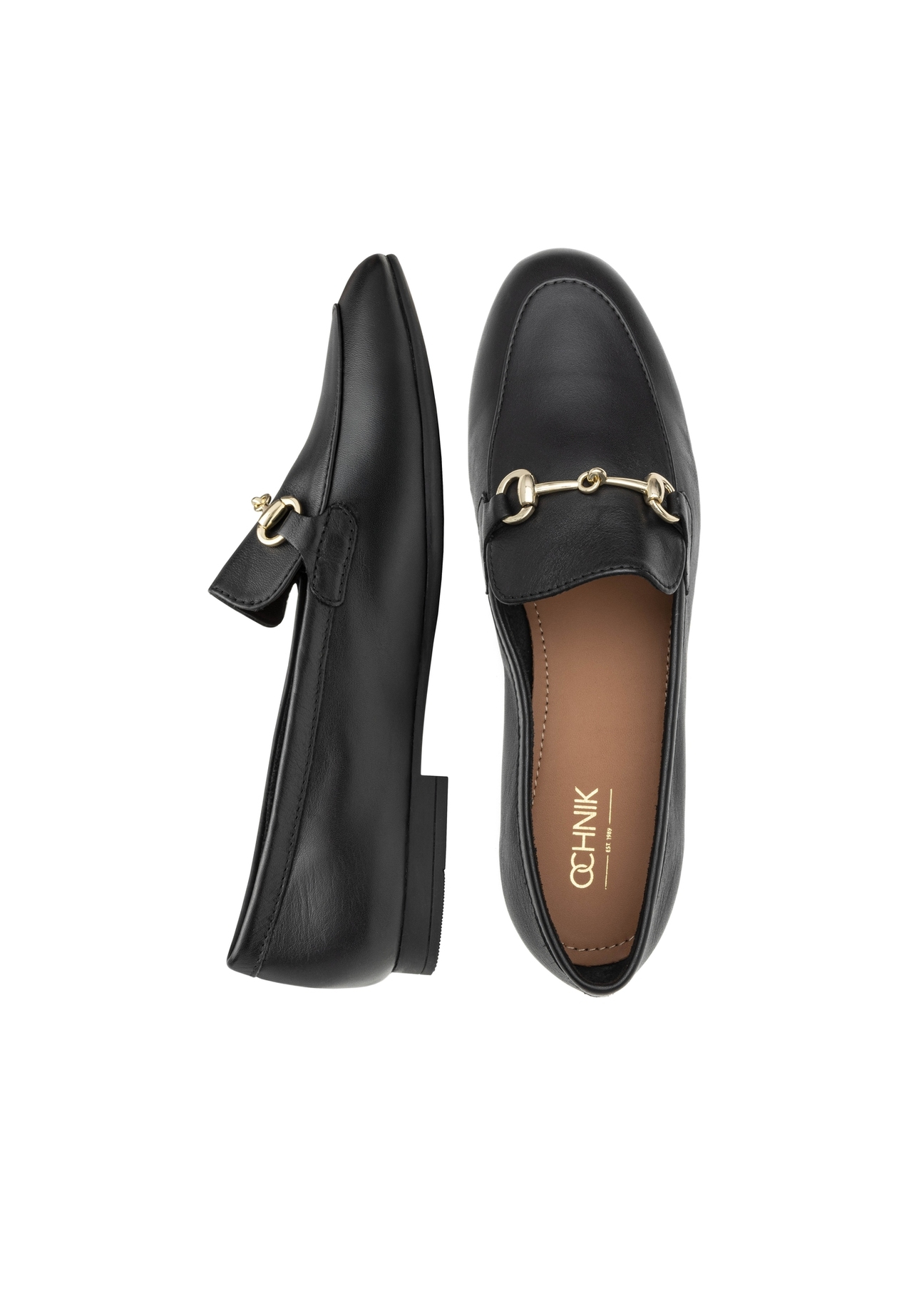 Skórzane czarne mokasyny damskie BUTYD-0916A-99(W26), widok produktu z góry na białym tle.