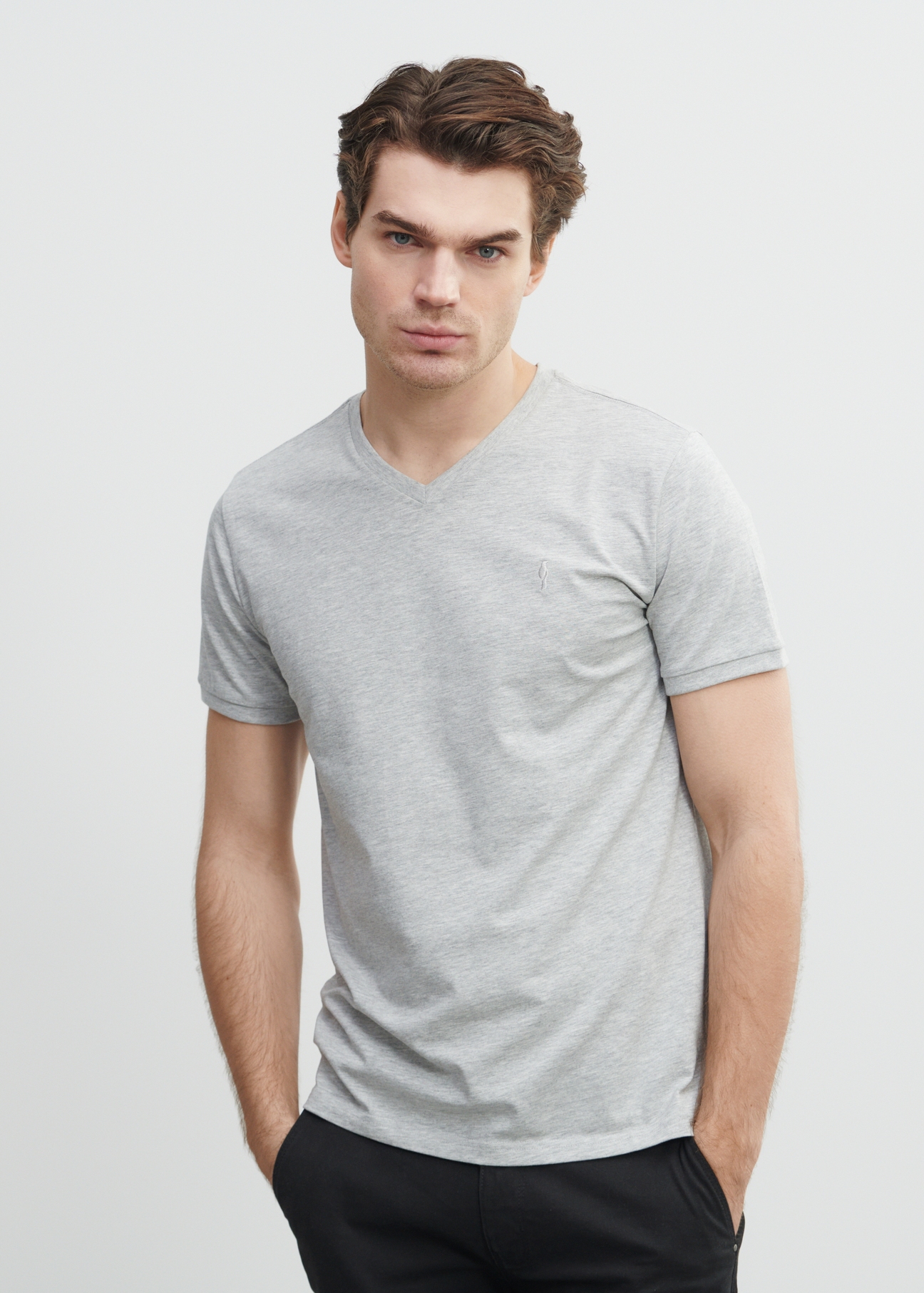 Szary basic T-shirt męski z logo TSHMT-0088-91(W23)-01