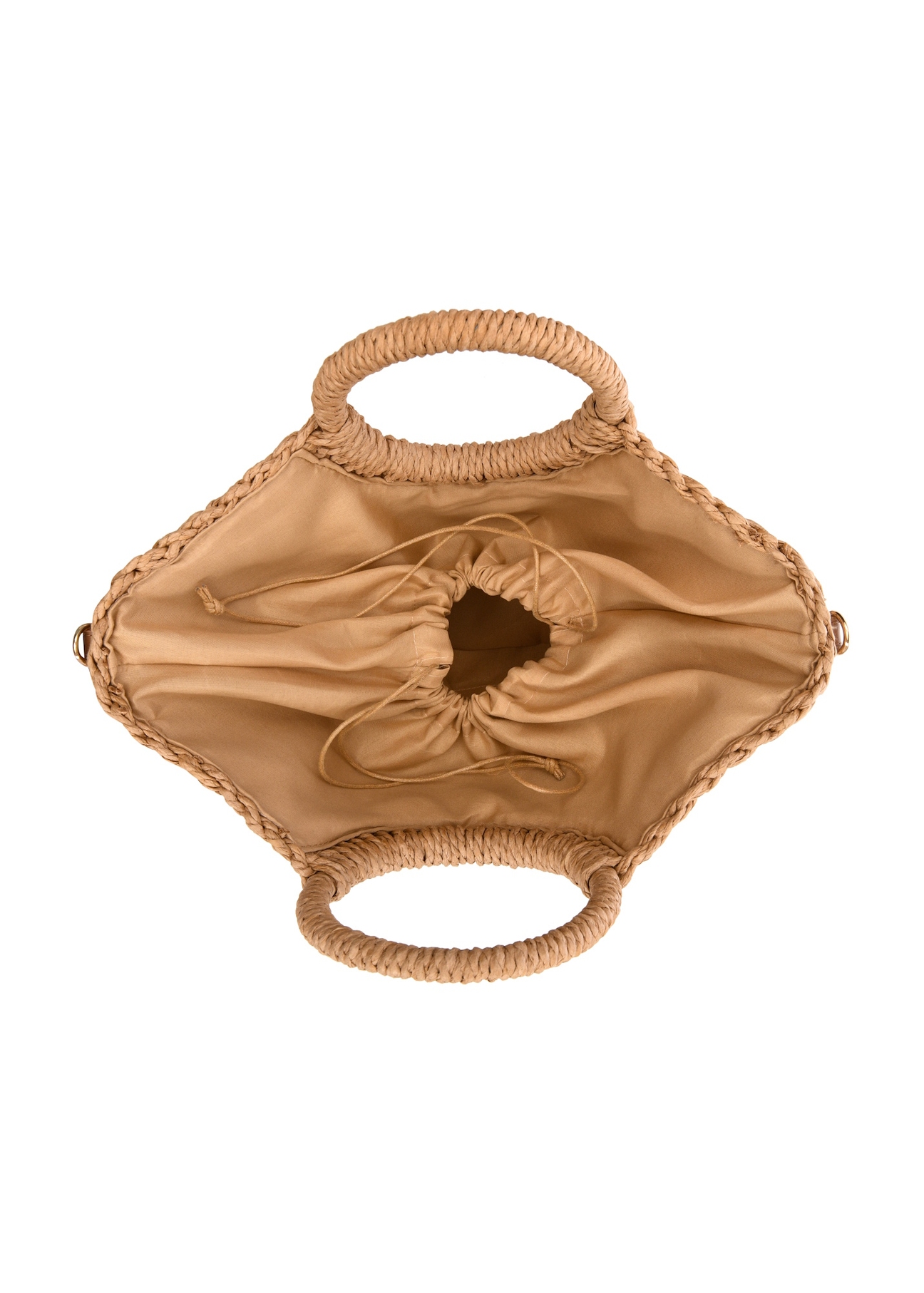 Półokrągła beżowa pleciona torebka TOREC-0940-1E(W26), widok produktu w środku na białym tle.