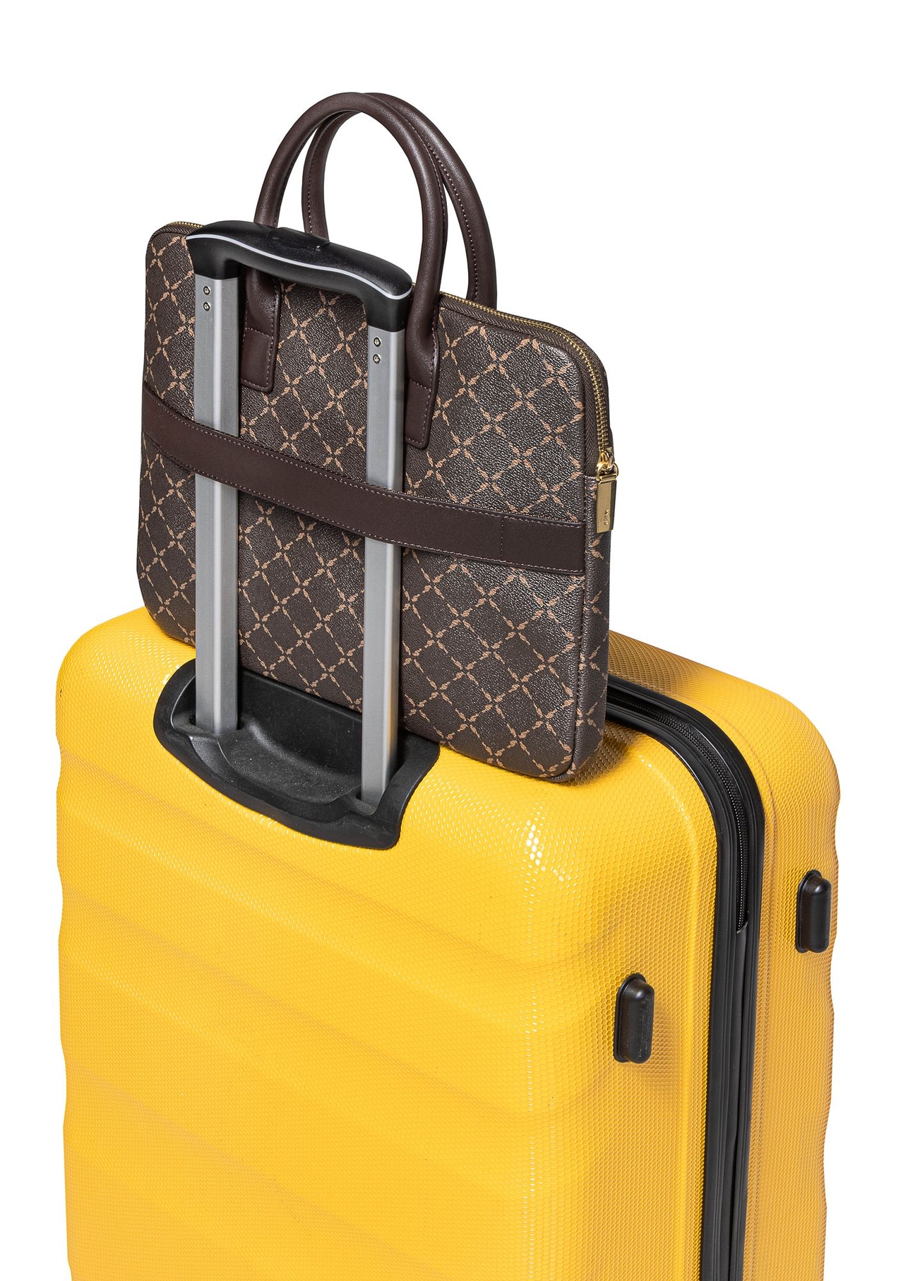 Brązowa torba na laptopa z monogramem TOREC-1078-89(Z25) - widok na walizce na białym tle. 