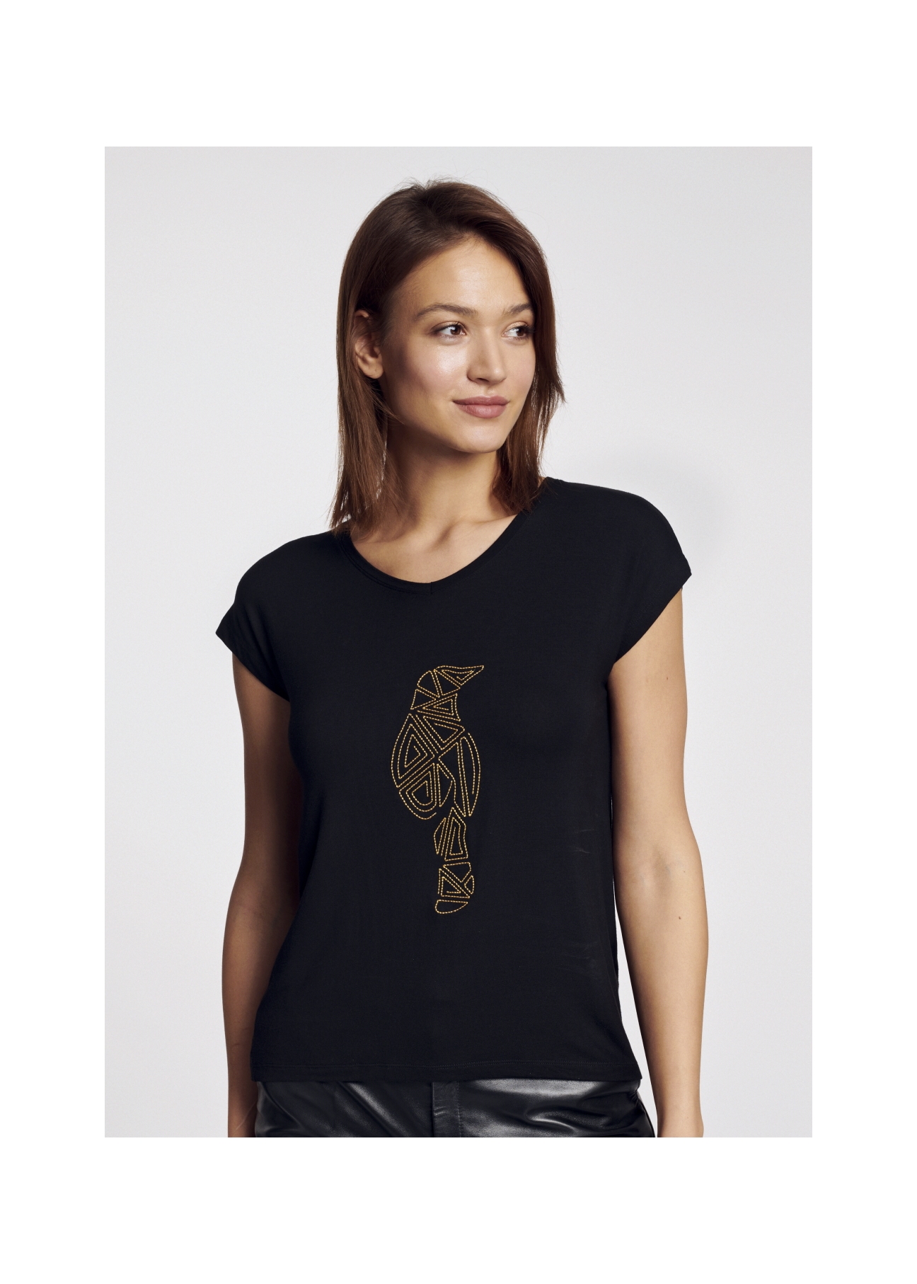Czarny T-shirt damski z aplikacją TSHDT-0066-99(W22)-01