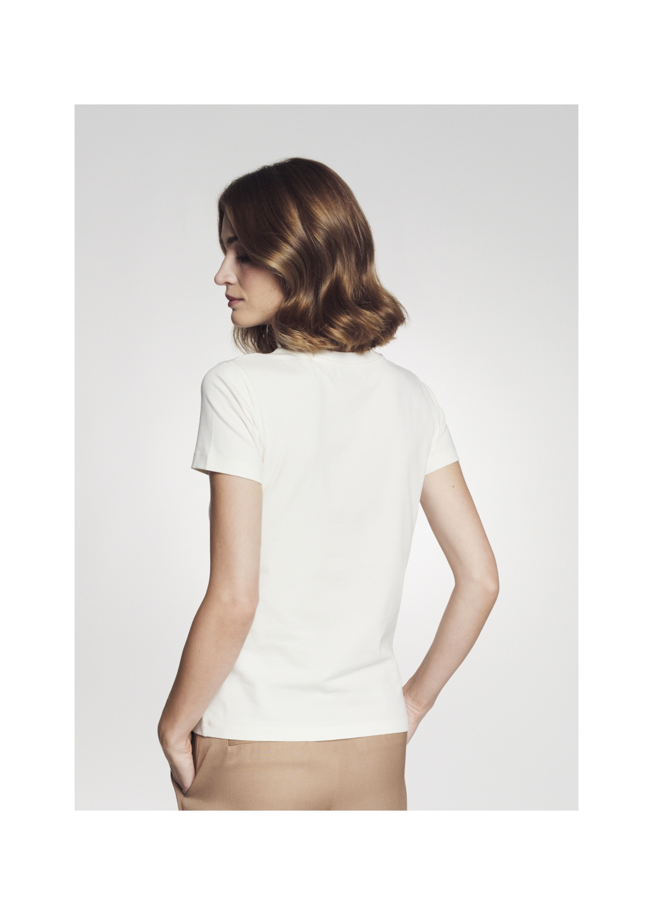 Bawełniany kremowy T-shirt damski TSHDT-0079-11(Z21)-04