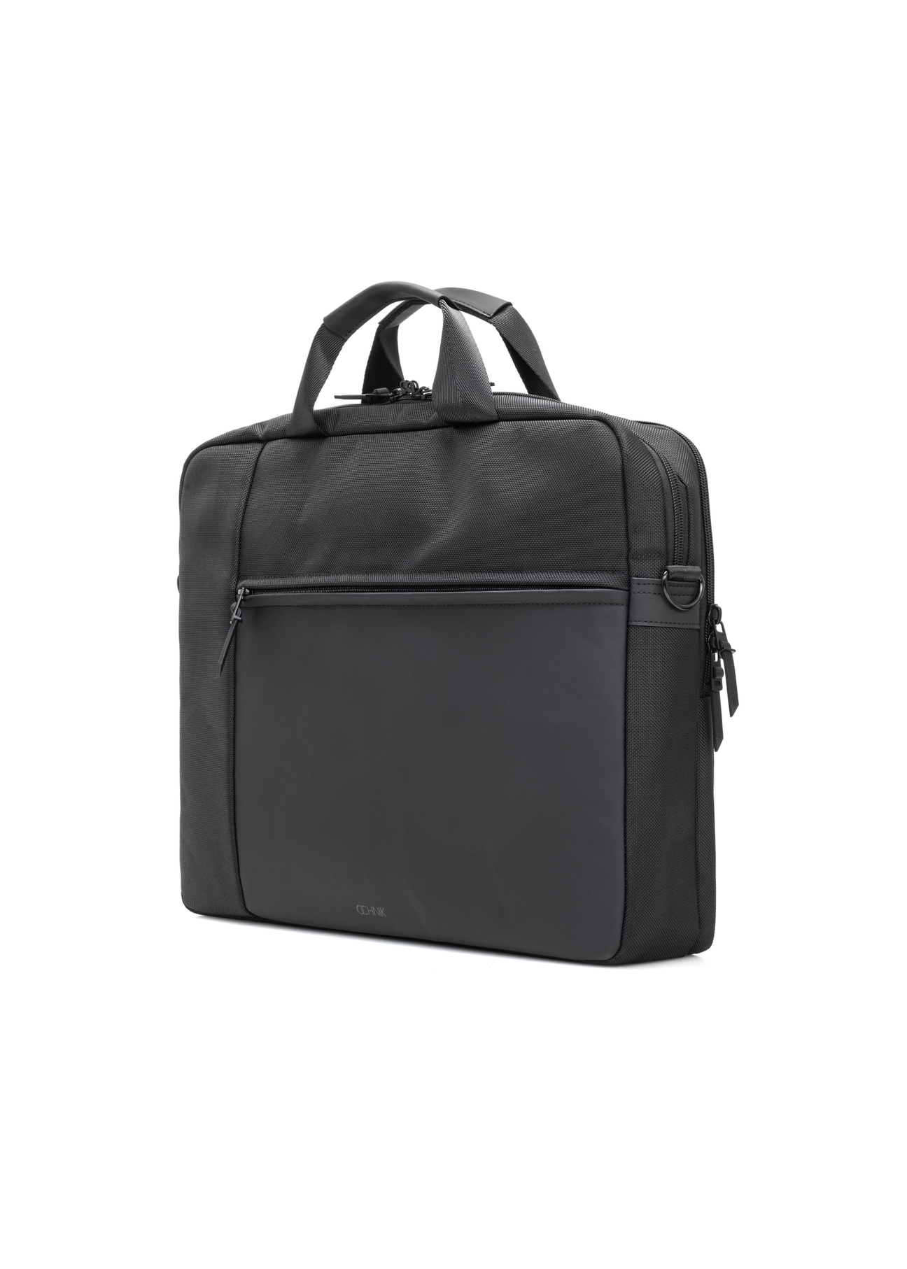 Czarna torba na laptopa TORMN-0401-99(W26) - widok produktu po skosie, na białym tle. 