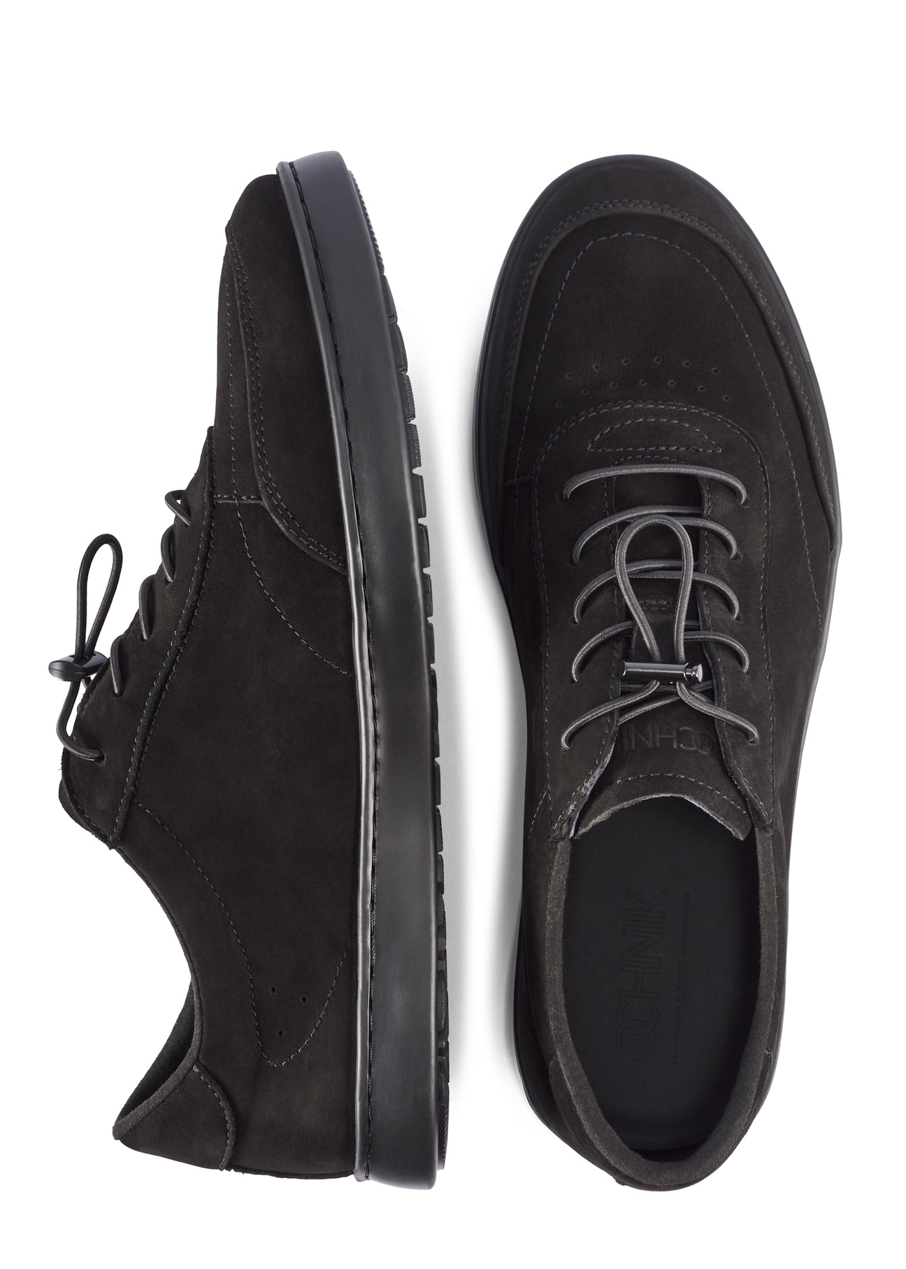 Czarne skórzane buty męskie BUTYM-0529-99(W26), widok produktu z góry na białym tle.