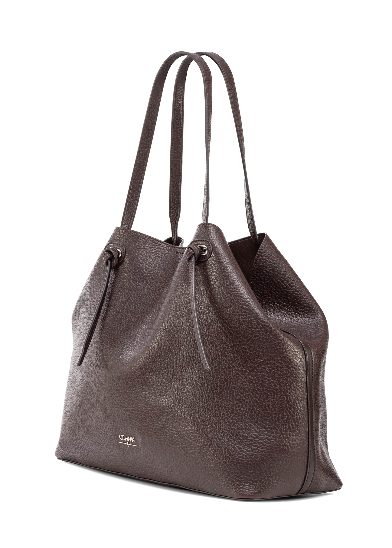 Duża brązowa torebka shopper TOREC-0995A-89(Z25), widok produktu skosem na białym tle.