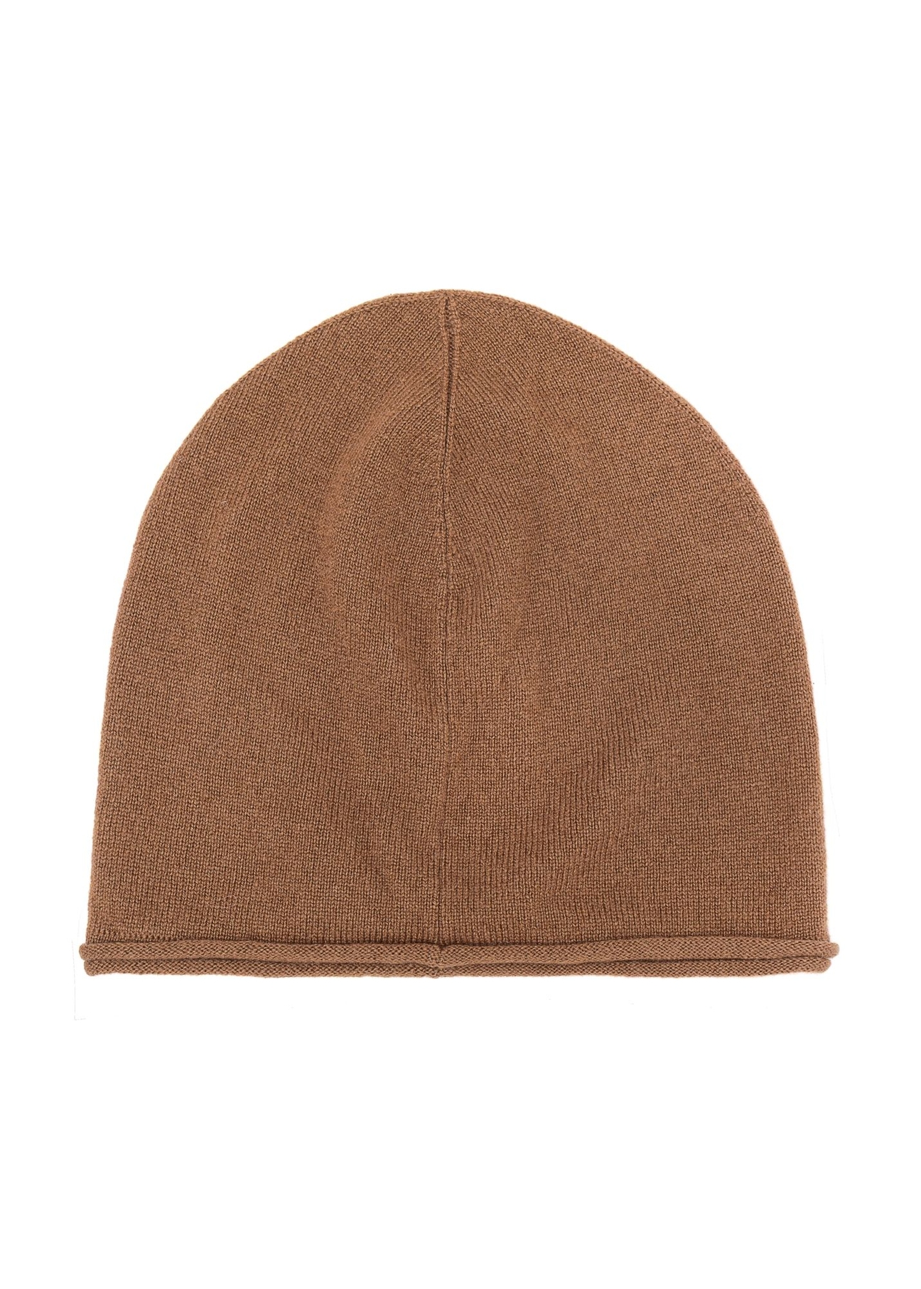 Czapka damska kaszmirowa w kolorze camelu CZADT-0043-1D(Z26) - widok produktu od tyłu na białym tle.