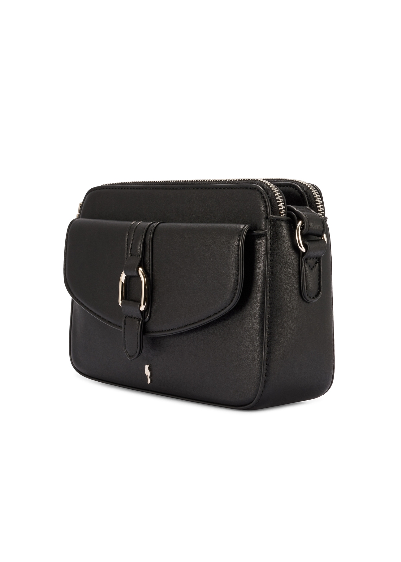 Czarna mała torebka damska TOREC-1175-99(W26) - widok produktu po skosie, na białym tle.