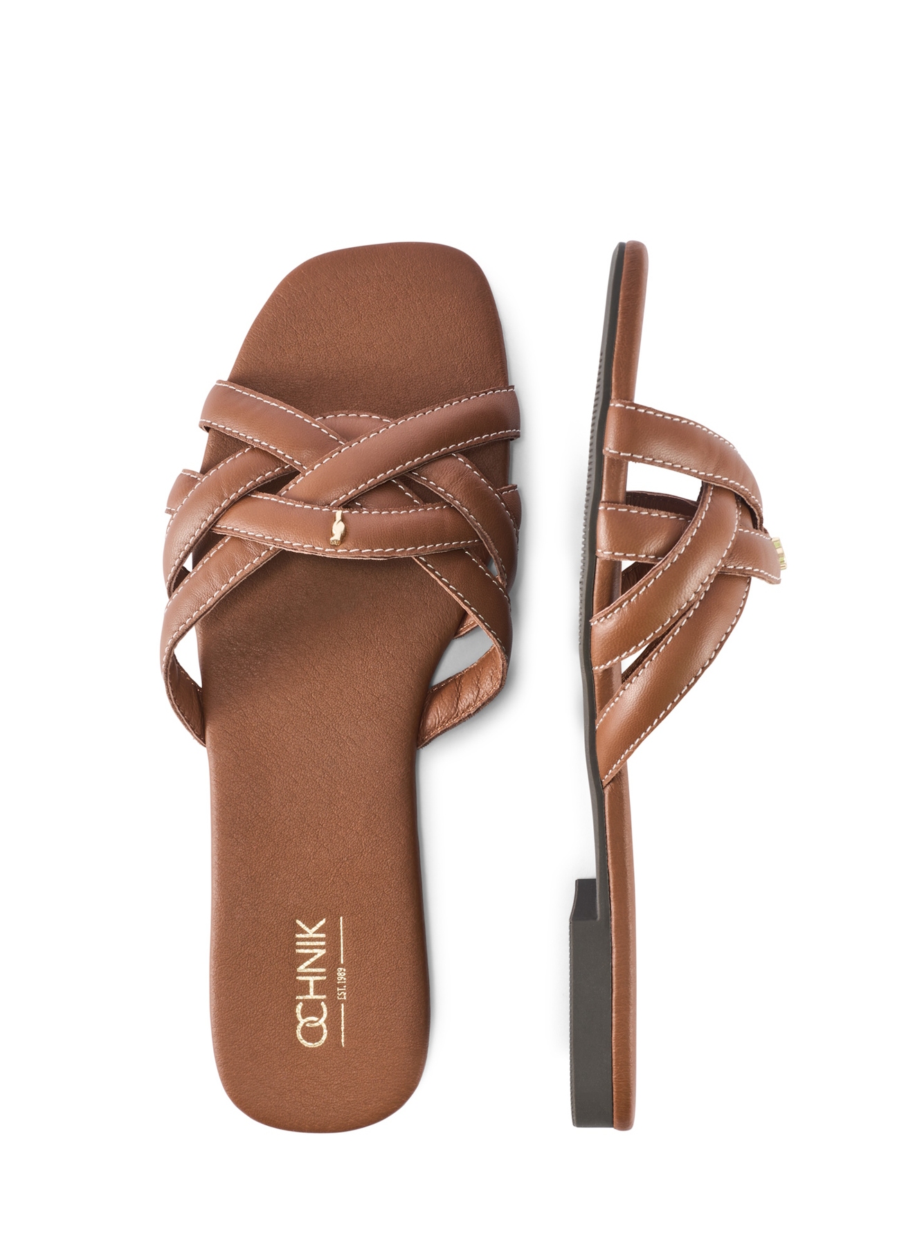 Camelowe skórzane klapki damskie z plecionką BUTYD-1222-1D(W26), widok produktu z góry na białym tle.