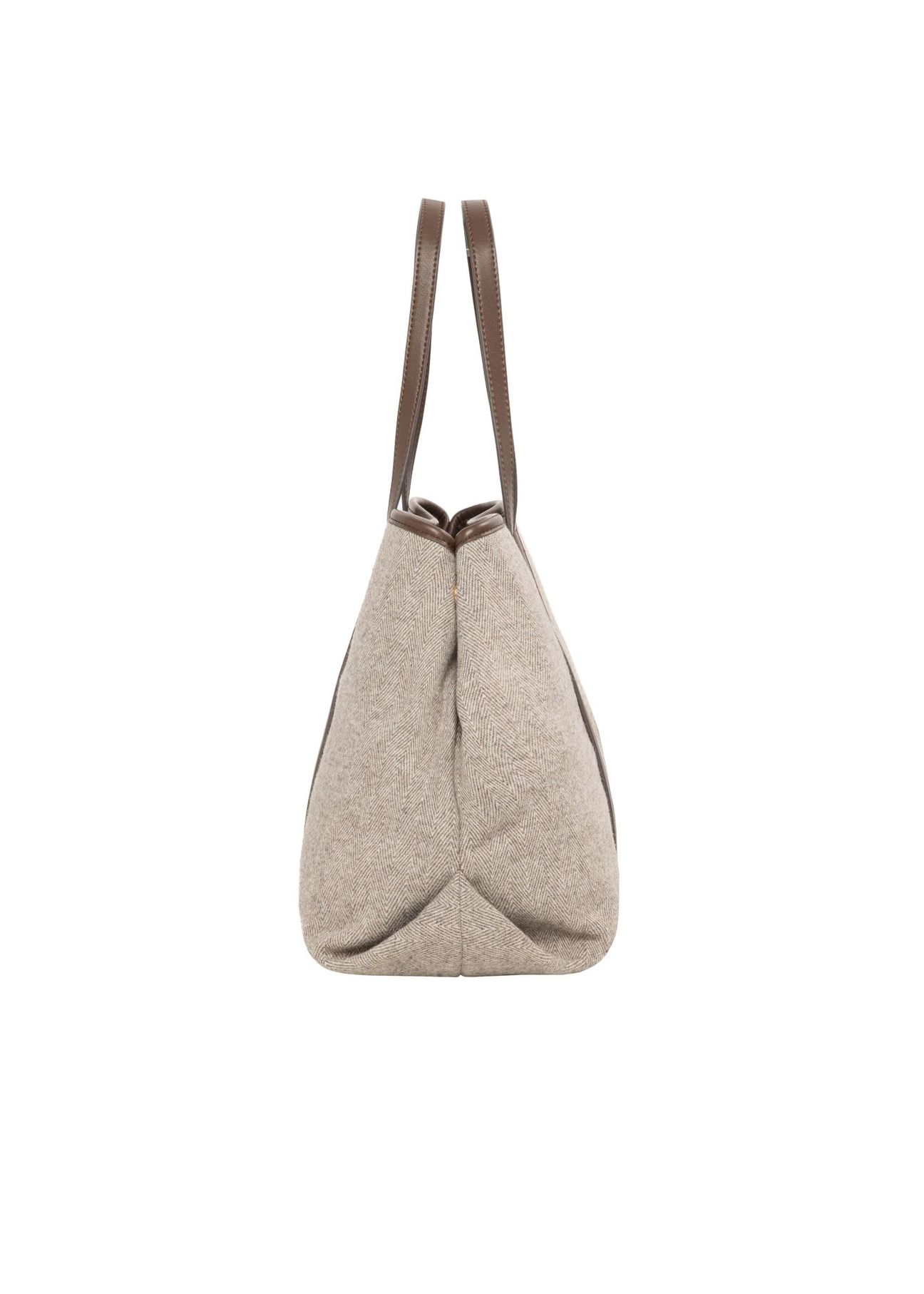 Beżowa torebka shopper w jodełkę TOREC-1330-1P(Z26) - widok produktu z boku, na białym tle. 
