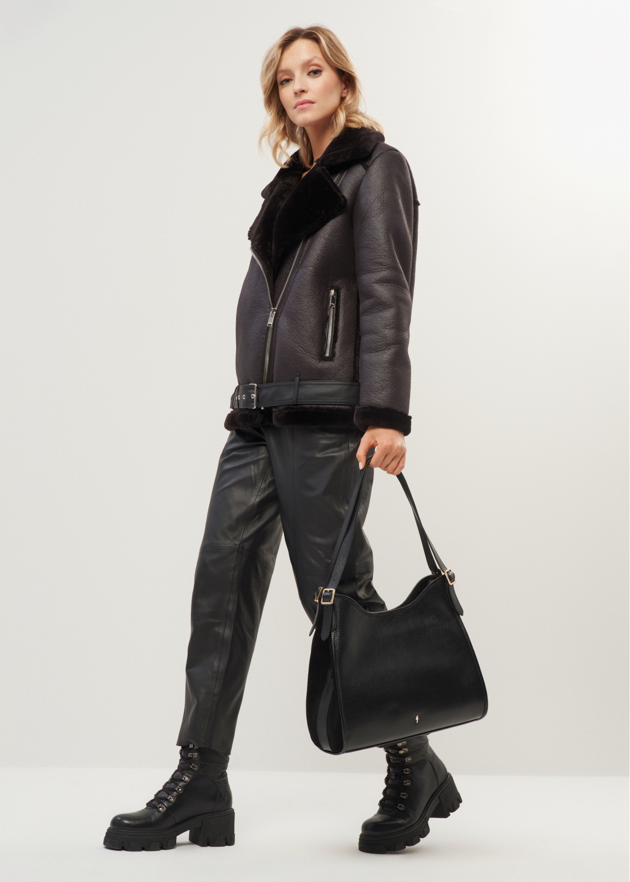 Skórzana torebka damska w stylu hobo TORES-0933-99(Z23)-07