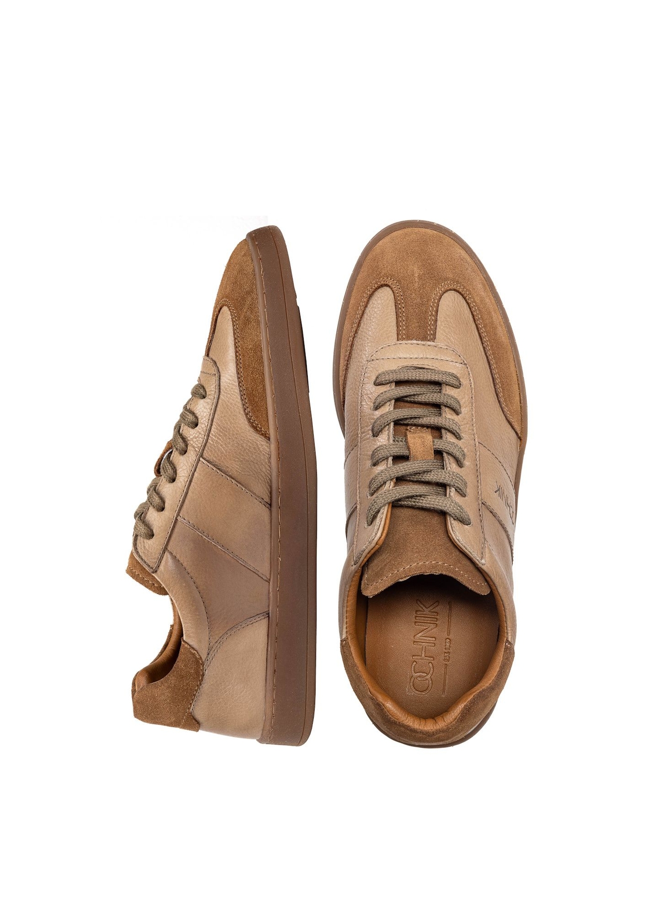 Skórzane męskie buty sportowe BUTYM-0487-1B(W26), widok produktu z góry na białym tle.