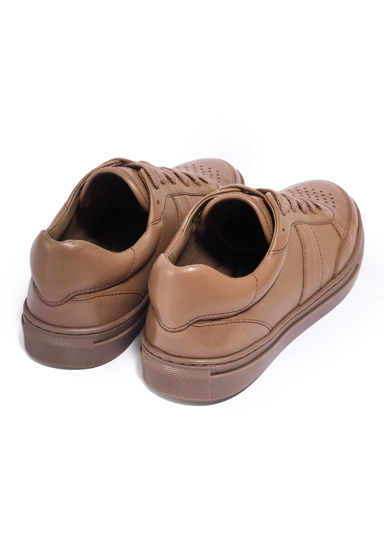 Skórzane sneakersy damskie w kolorze chłodnego beżu BUTYD-1294-1K(Z26), widok produktu z tyłu na białym tle.