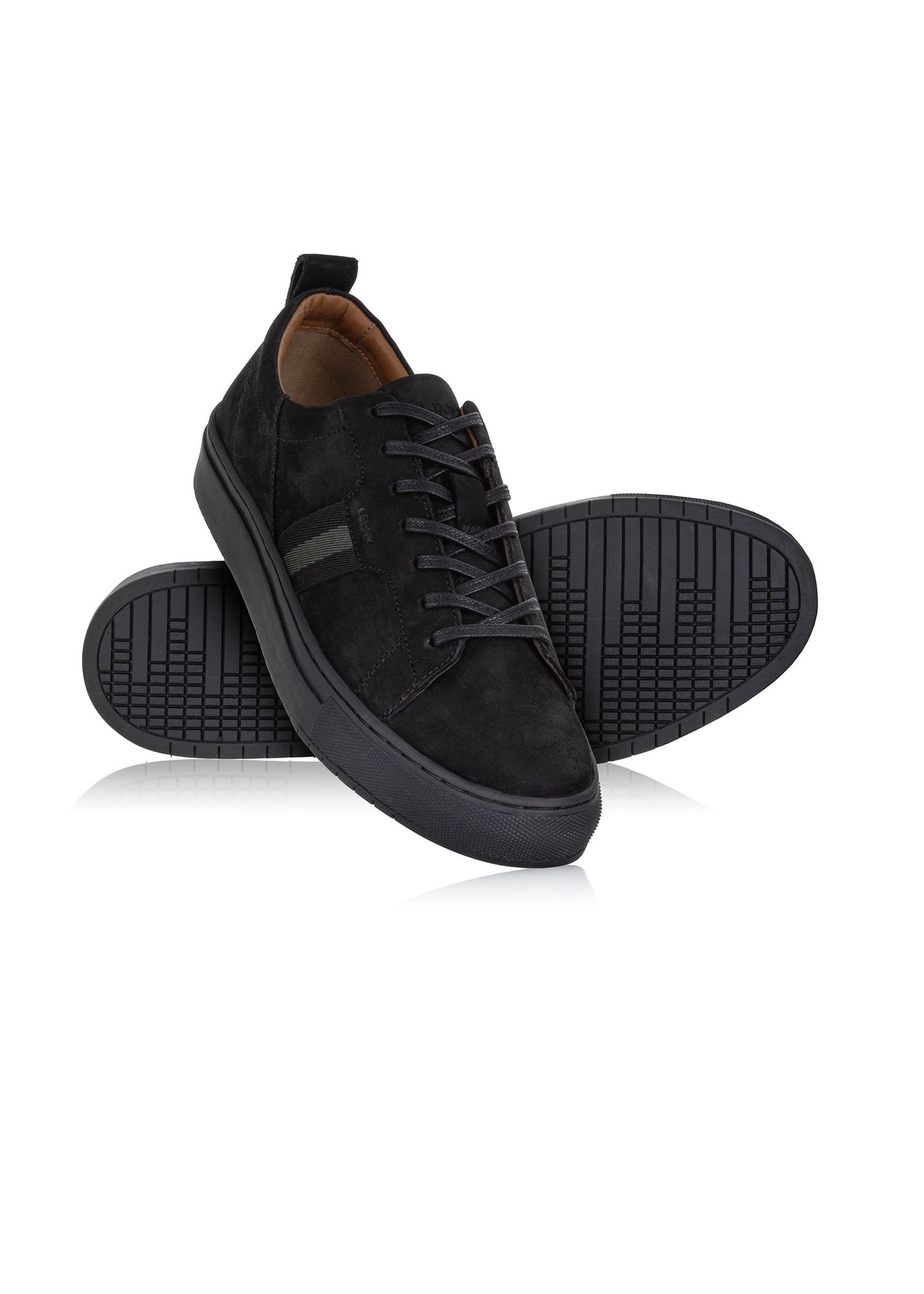 Czarne skórzane sneakersy męskie BUTYM-0430-99(W24)-04