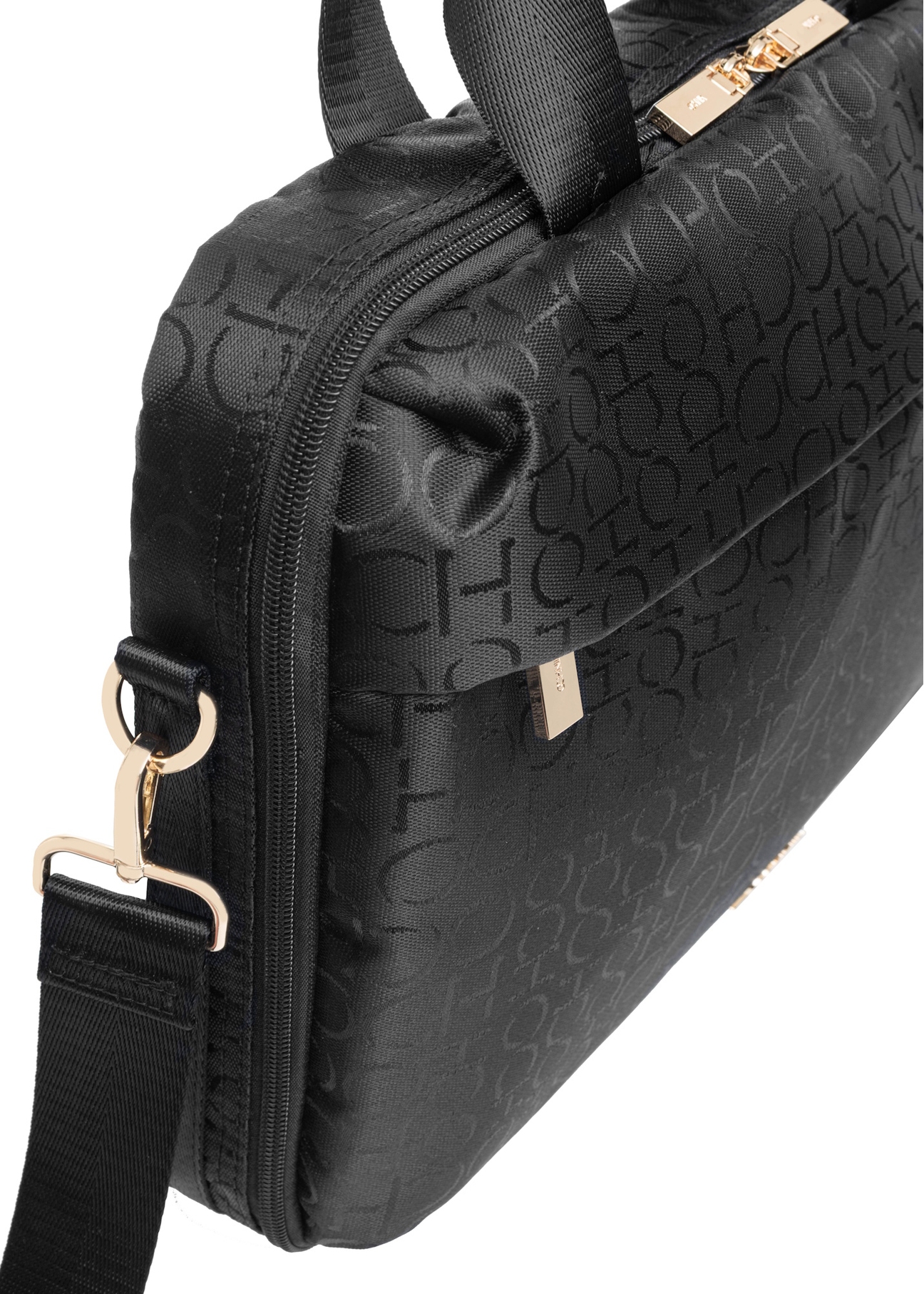 Czarna torba damska z monogramem TOREN-0299-99(W25), zbliżenie na detal na białym tle.