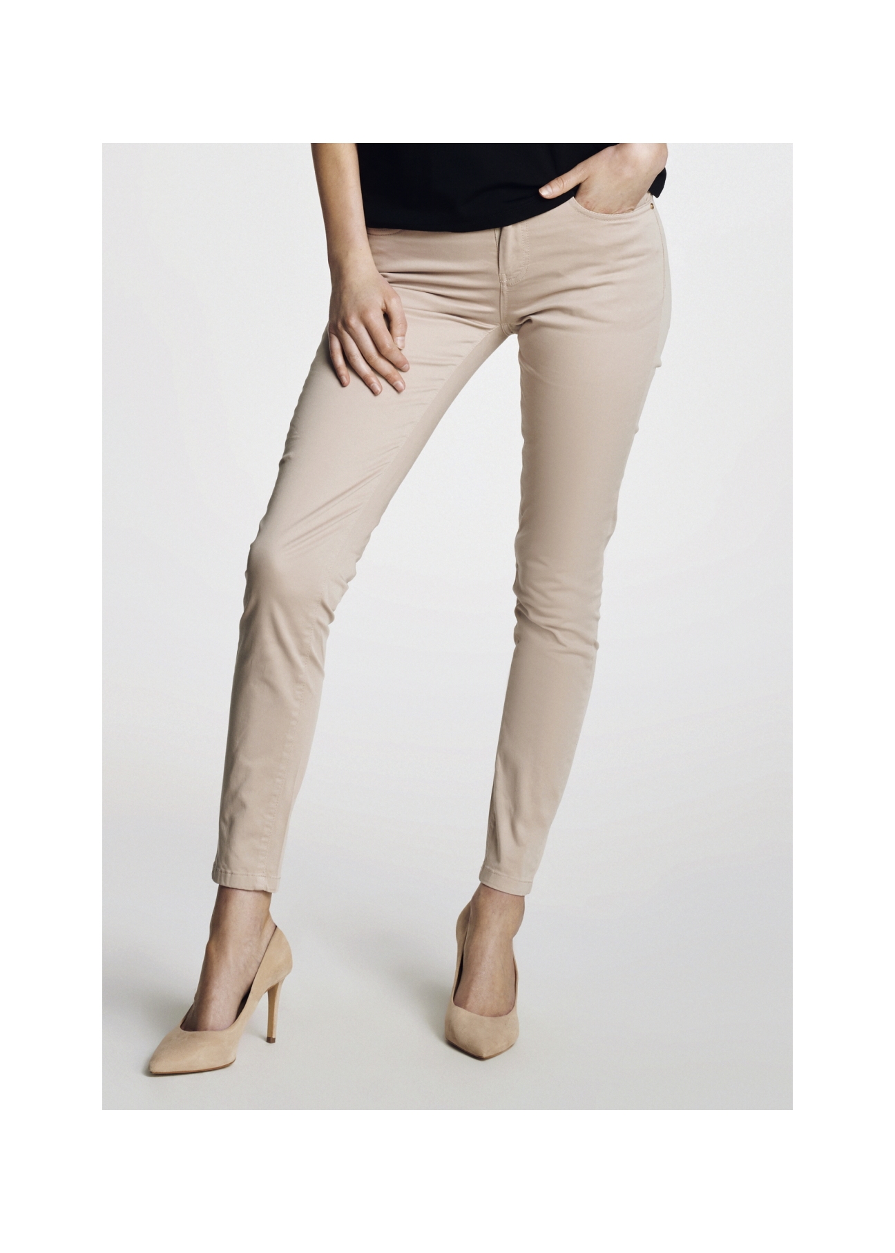 Beżowe spodnie skinny damskie SPODT-0026-81(W21)-01