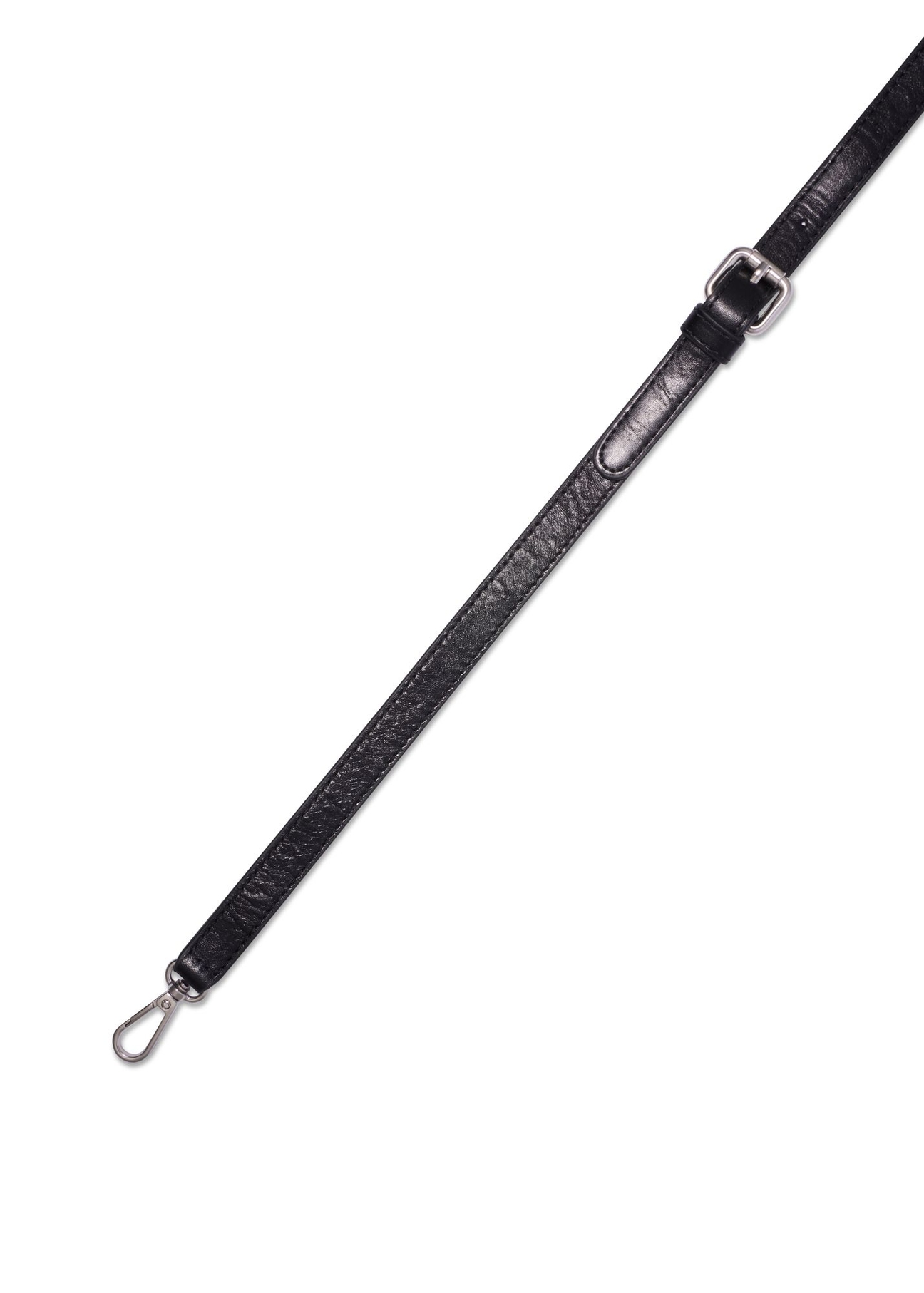 Czarna skórzana elegancka torba na laptopa TORES-1344-99(Z26) - zbliżenie na detal, na białym tle. 