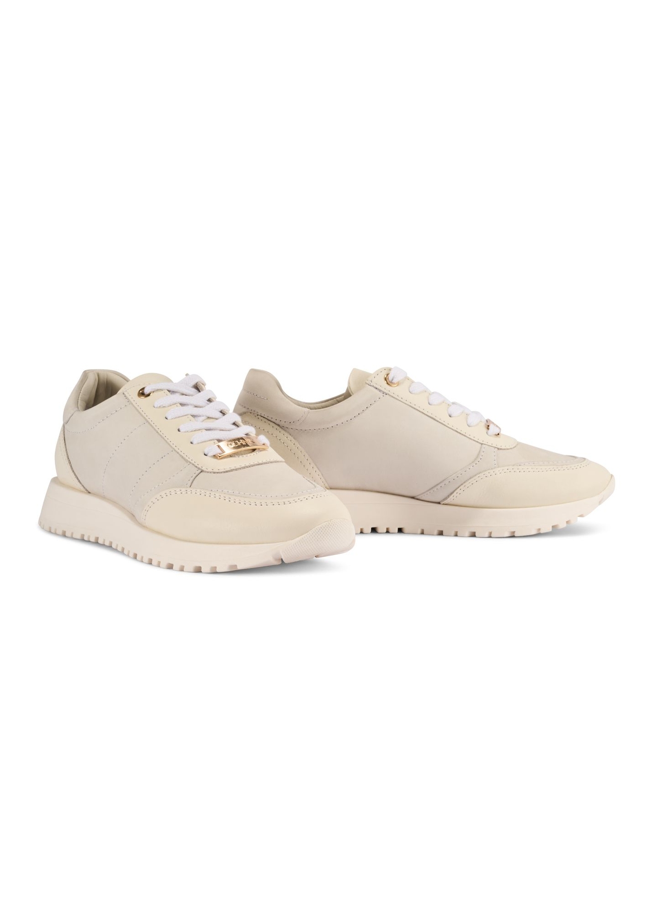 Kremowe skórzane buty sportowe damskie BUTYD-1099-11(Z25) - widok pary butów z boku na białym tle. 
