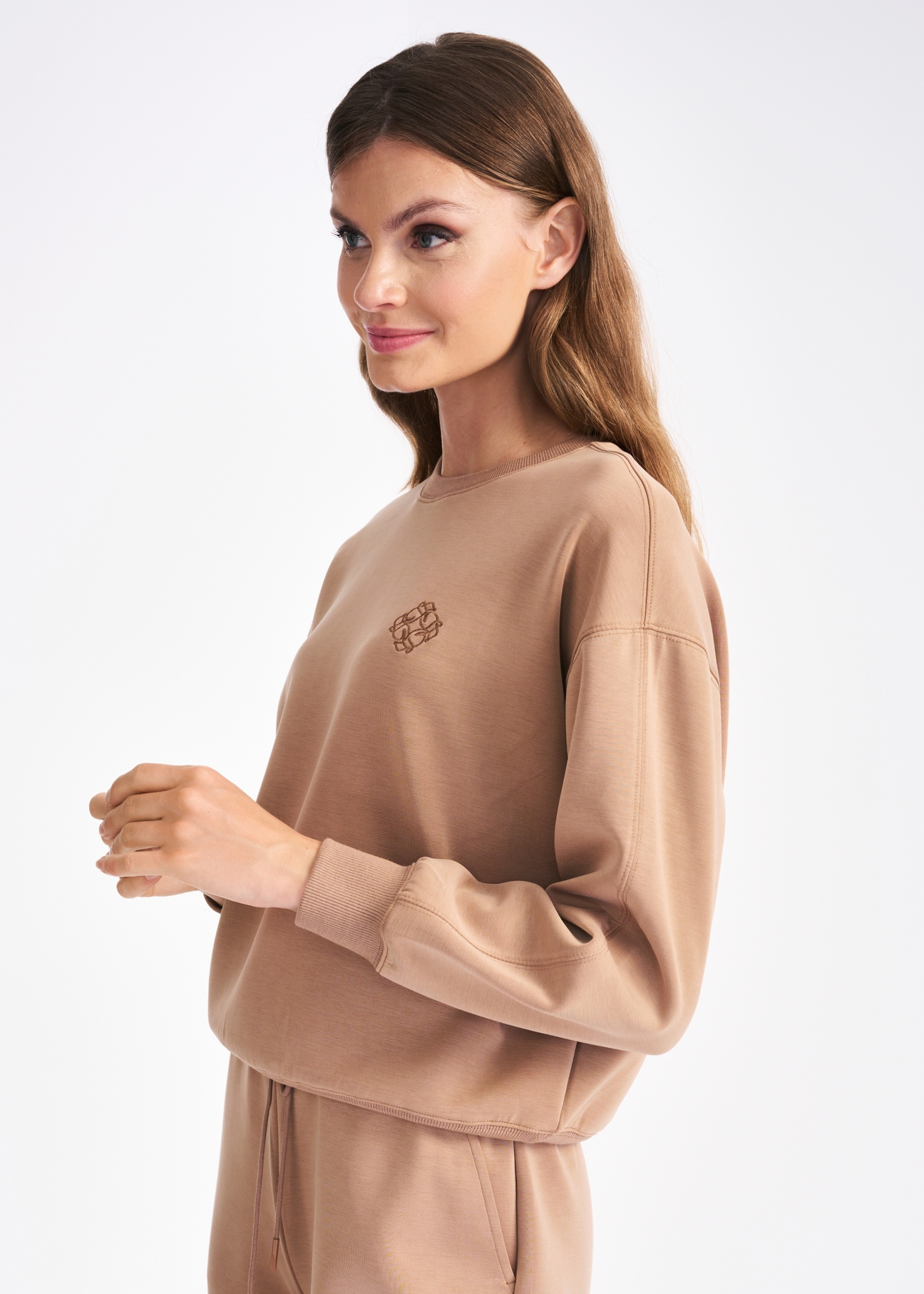 Beżowa bluza damska z logo BLZDT-0082-81(Z22)-02