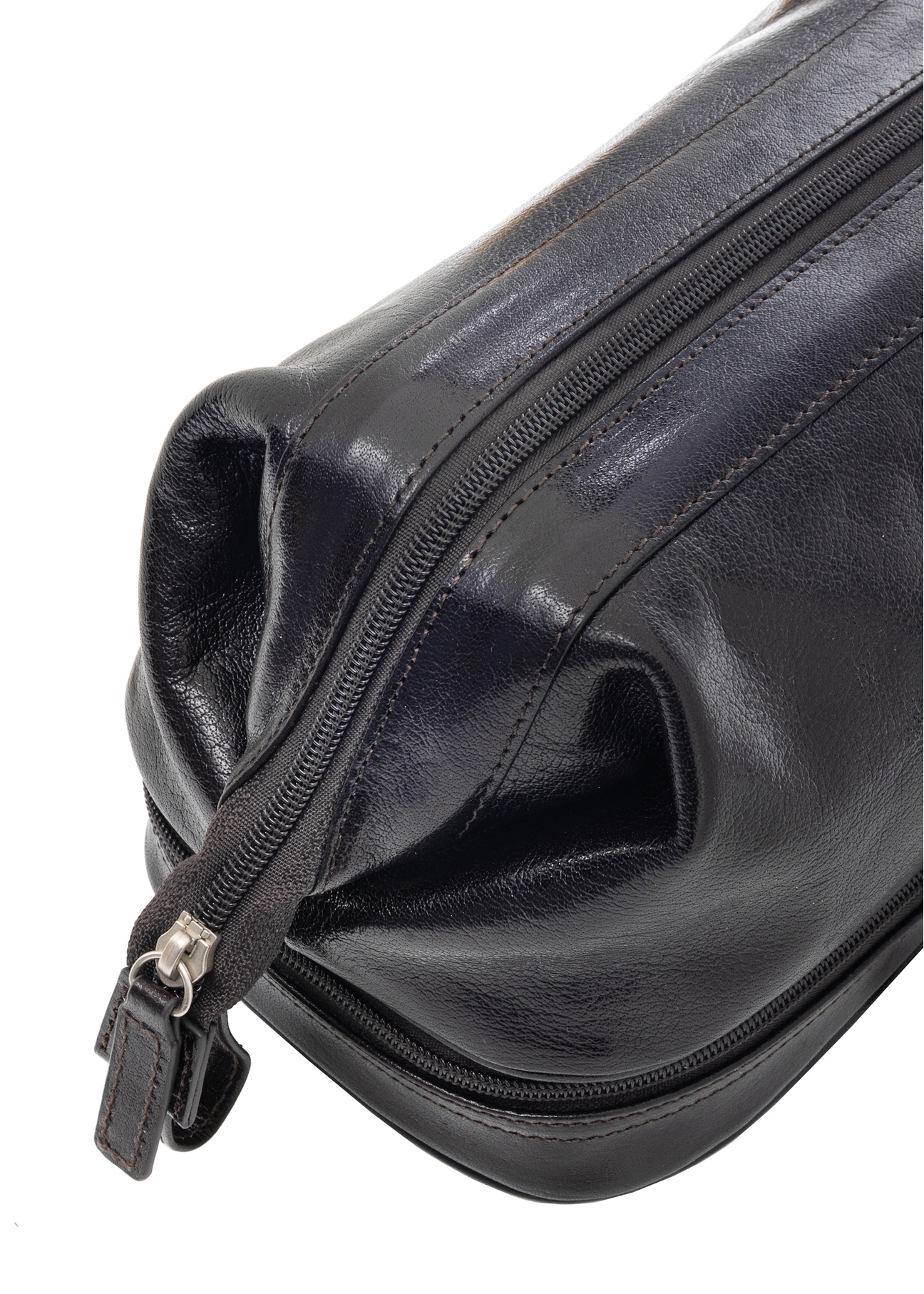 Kosmetyczka męska z połyskiem TORMS-0479-99(Z25), zbliżenie na detal produktu na białym tle.