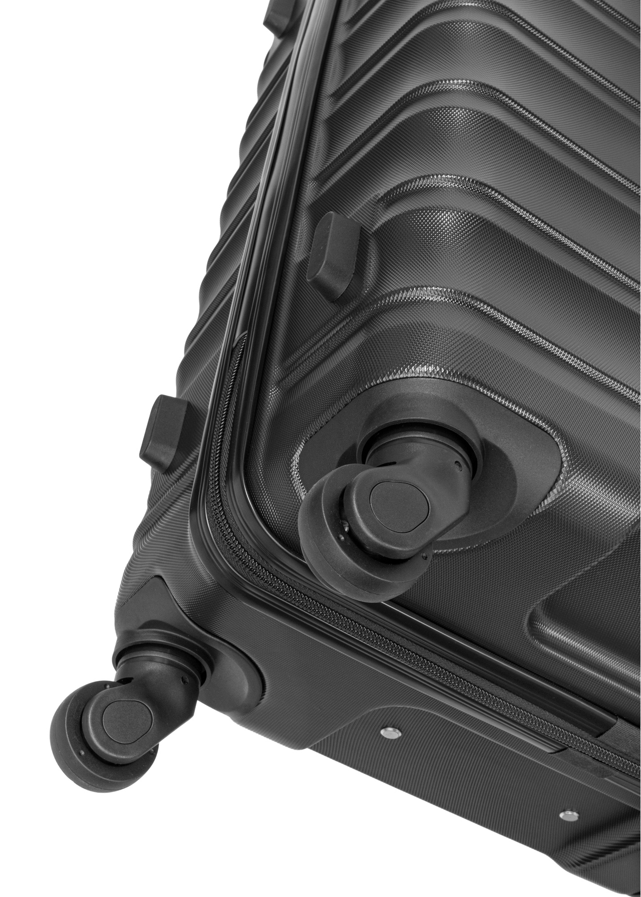 Walizka średnia na kółkach WALAB-0081-99-24(W26), widok kółek produktu na białym tle.