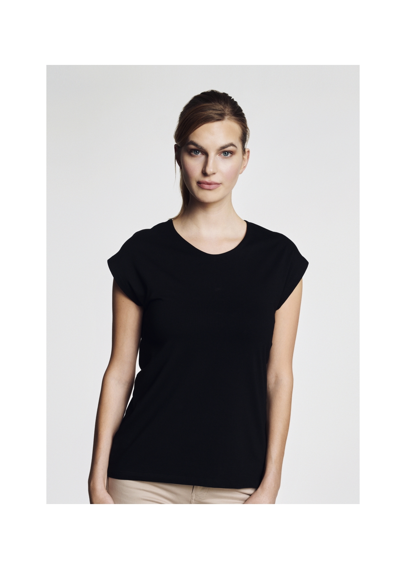 Czarny T-shirt basic damski TSHDT-0068-99(W21)-01