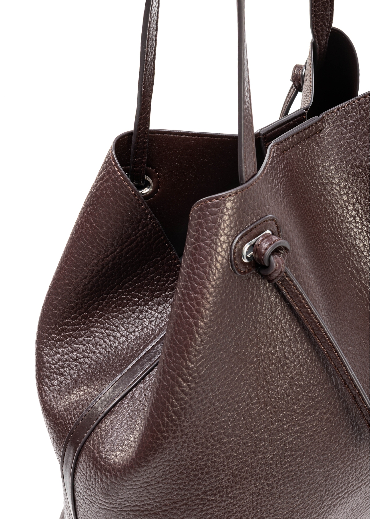 Duża brązowa torebka shopper TOREC-0995A-89(Z25), zbliżenie na detal produktu, widok na białym tle.