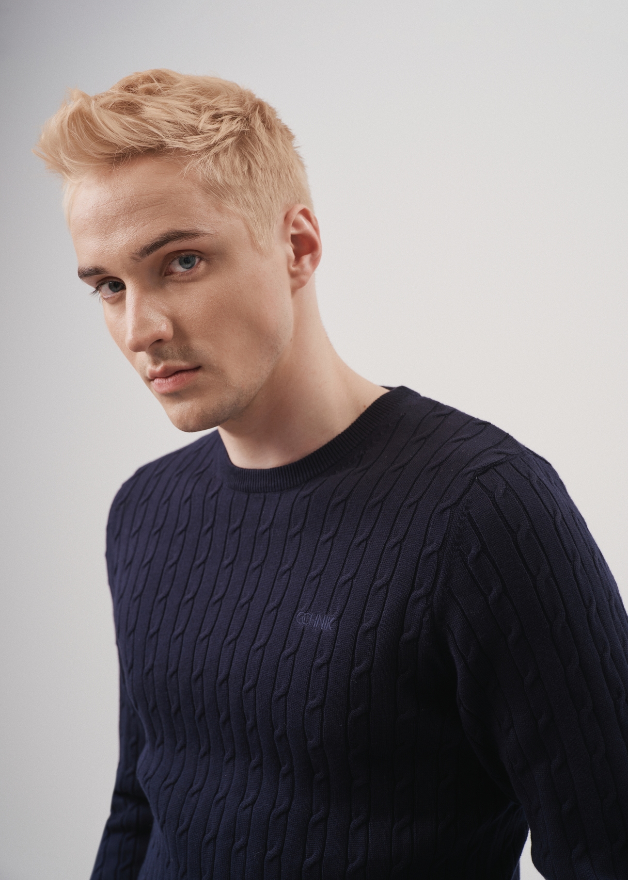 Bawełniany granatowy sweter męski SWEMT-0134-69(Z23)-02