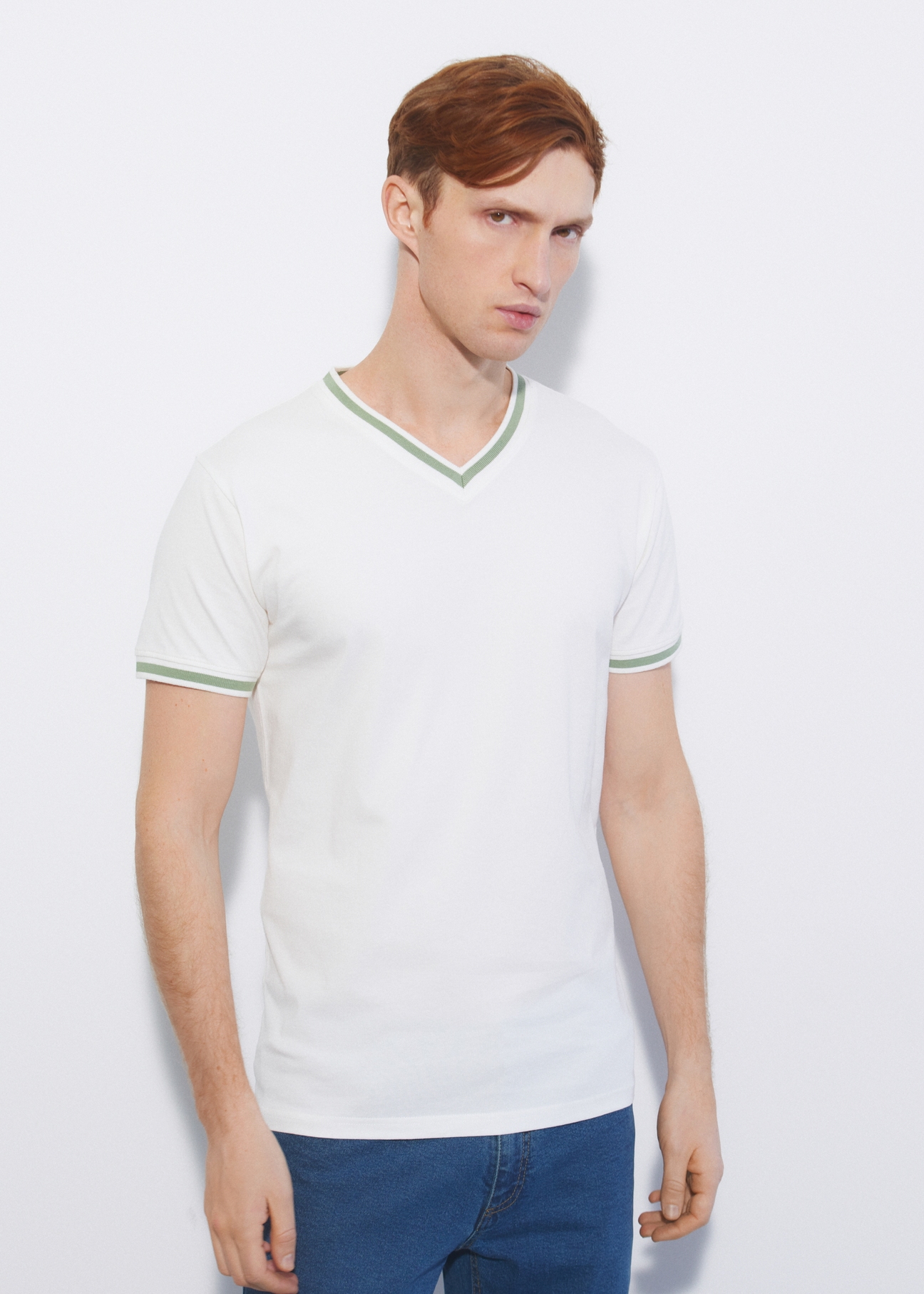 Biało-zielony T-shirt męski TSHMT-0069-12(W24)-02