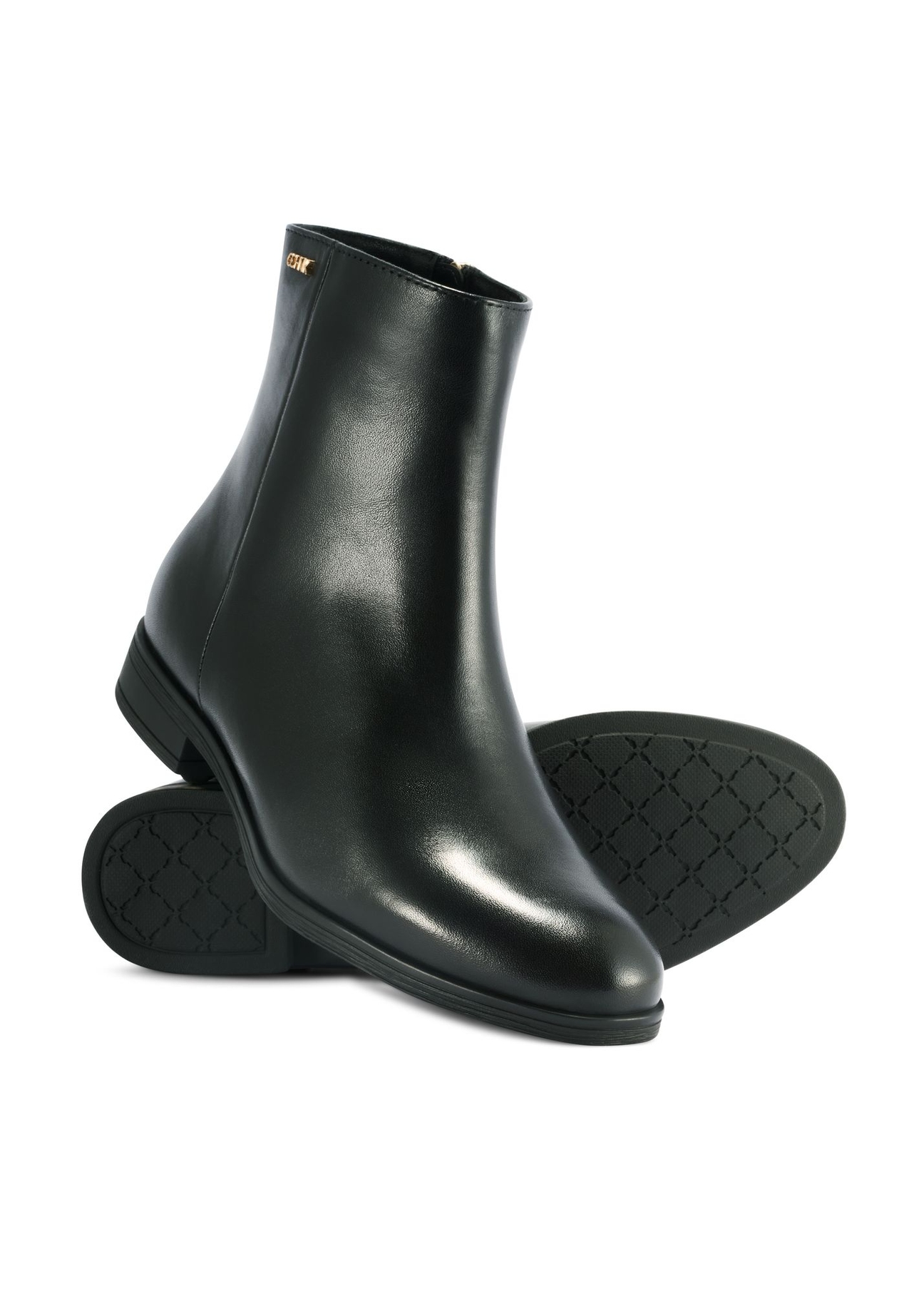 Czarne skórzane botki damskie BUTYD-1193-99(Z25) - widok produktu z góry na białym tle. 