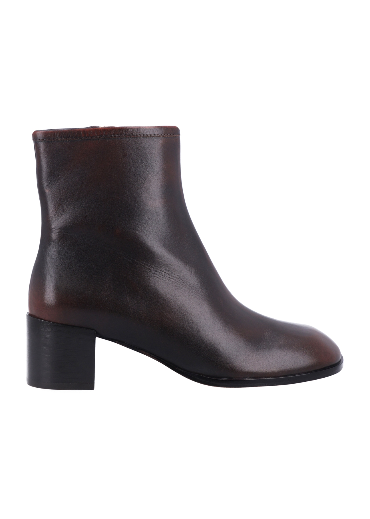 Ciemnobrązowe skórzane botki damskie BUTYD-1359-1L(Z26), widok produktu z boku na białym tle.