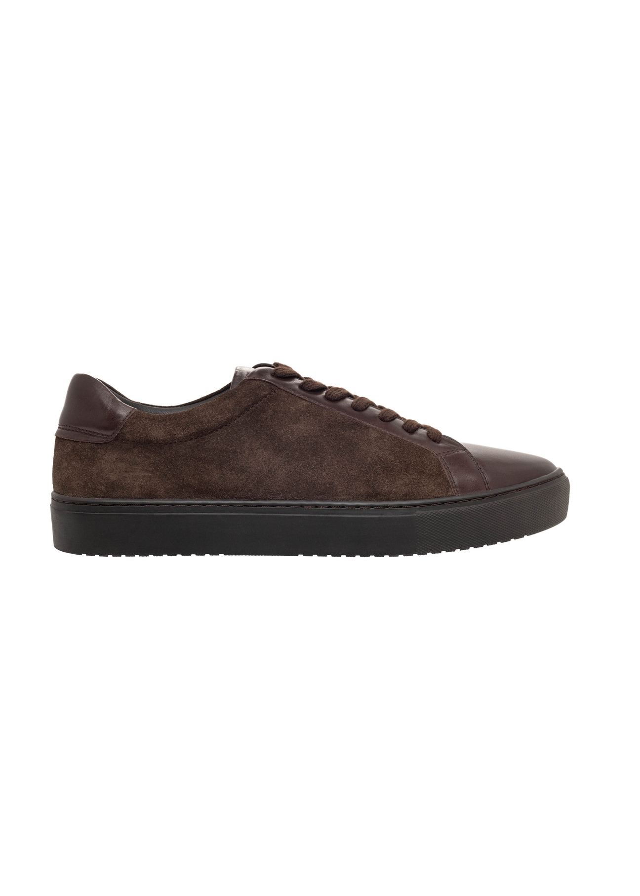 Ciemnobrązowe skórzane sneakersy męskie BUTYM-0544-1I(Z26), widok produktu z boku na białym tle.