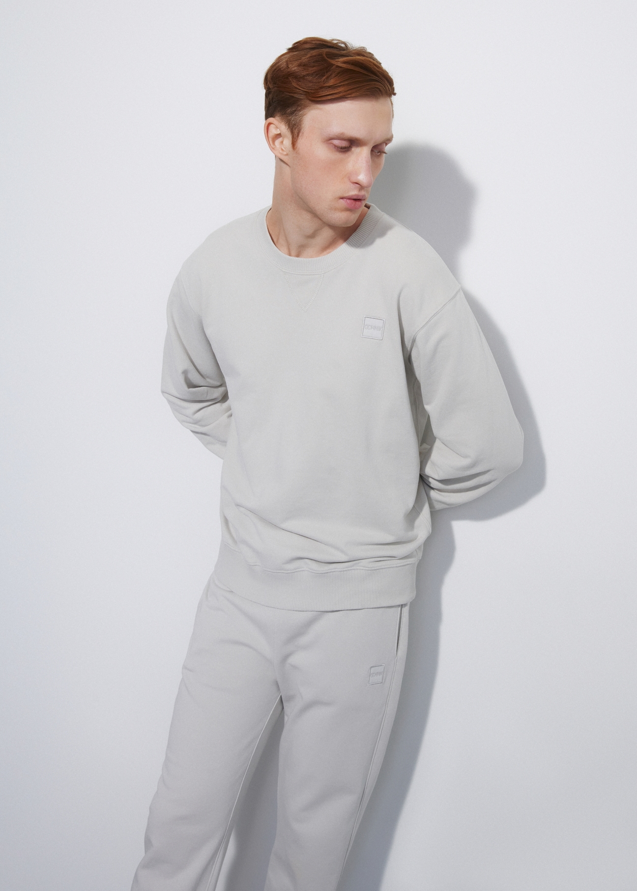 Kremowa bluza męska z logo BLZMT-0057-66(W23)-04