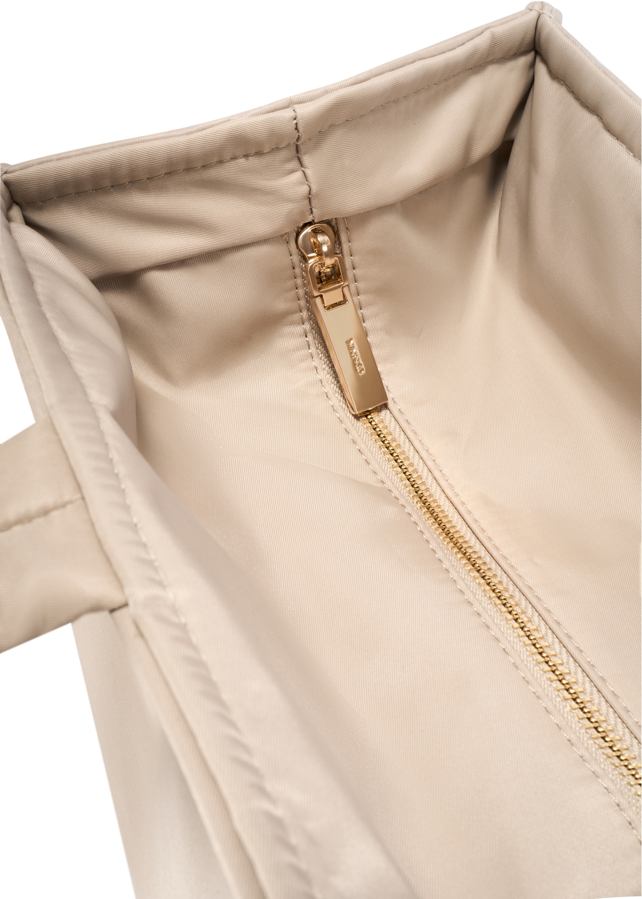 Beżowa duża torba damska TOREN-0343-1A(W26), zbliżenie na detal produktu na białym tle.