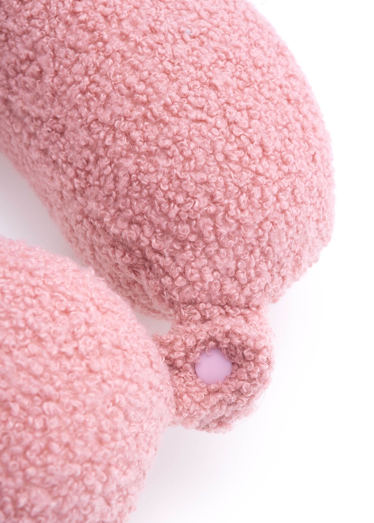 Miękki różowy podgłówek AW-014-0003-31(W25), widok zapięcia produktu tyłem bez opakowania na białym tle. 