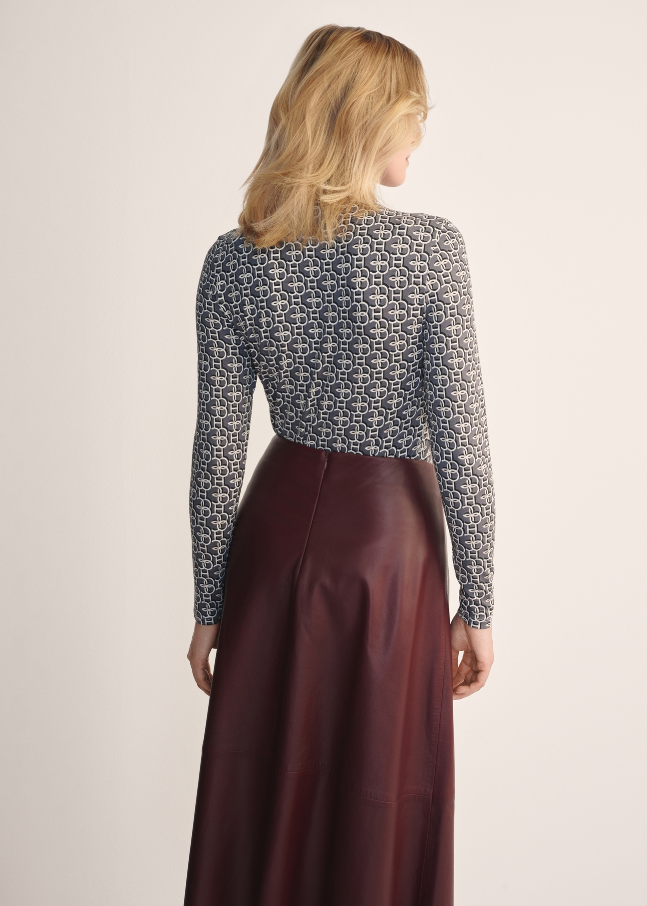 Szara bluzka damska z monogramem LSLDT-0053-96(Z25)