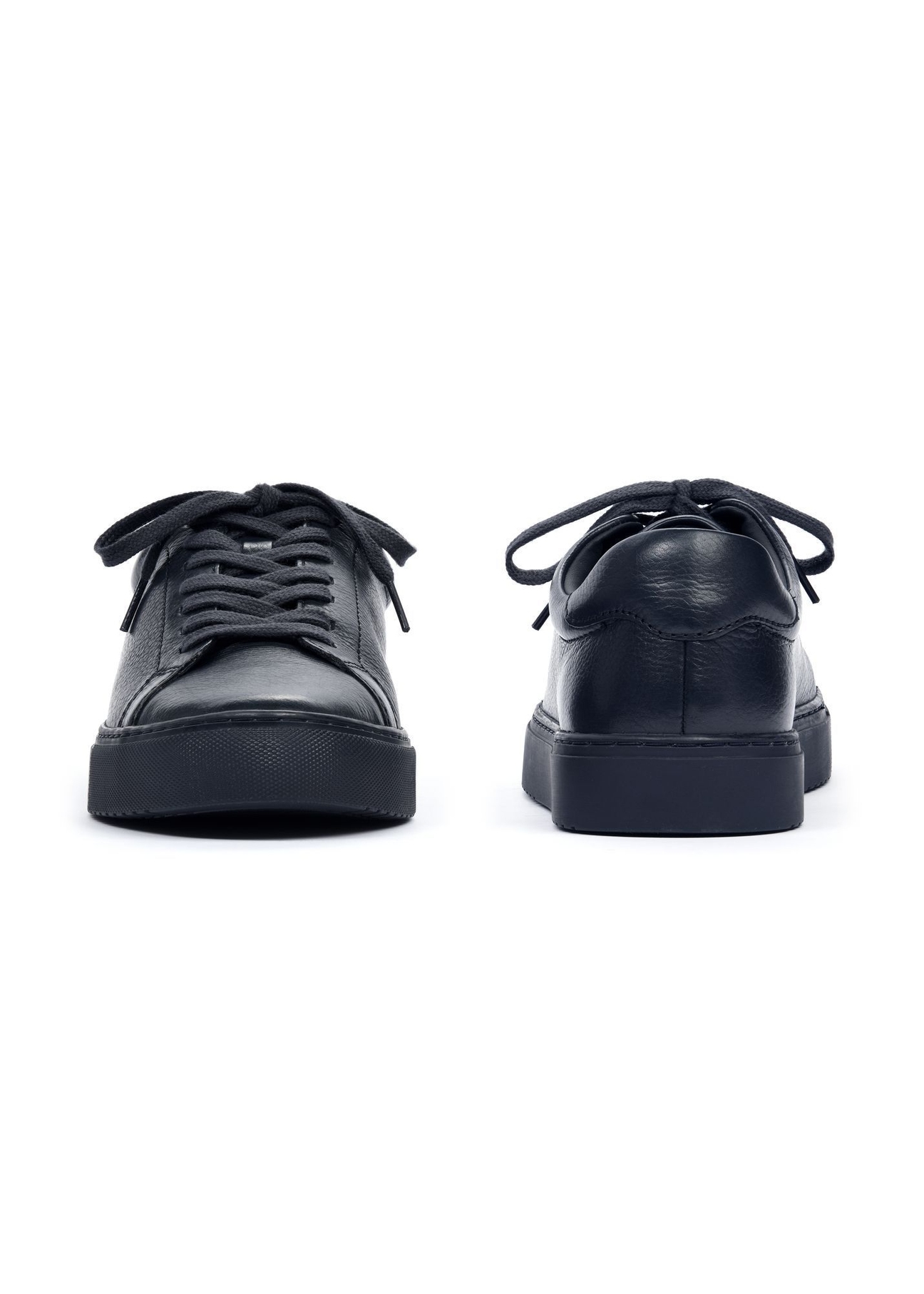 Granatowe skórzane buty sportowe BUTYM-0503A-7D(Z26), widok produktu z przodu i tyłu na białym tle.