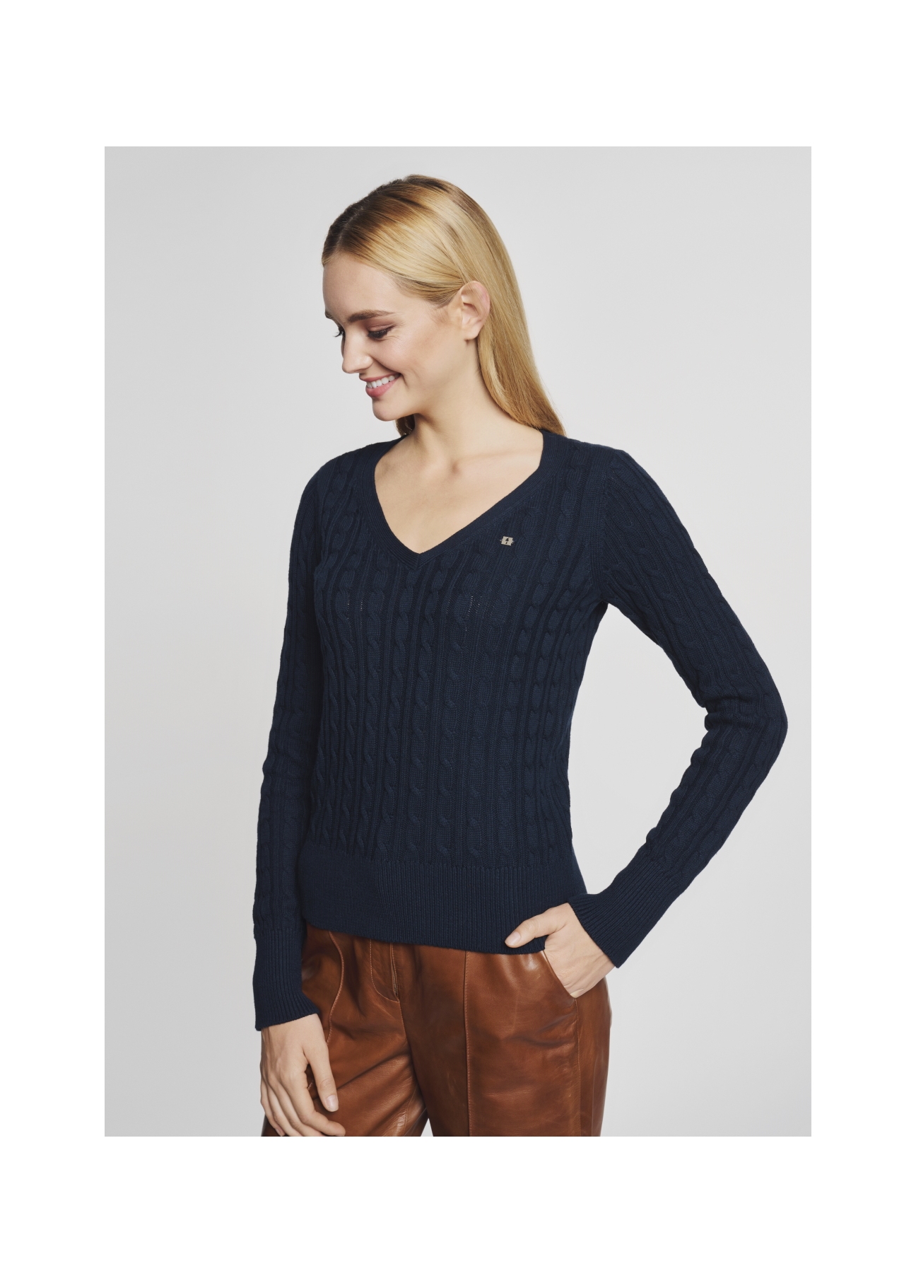 Granatowy sweter dekolt V damski SWEDT-0148-69(Z21)-01