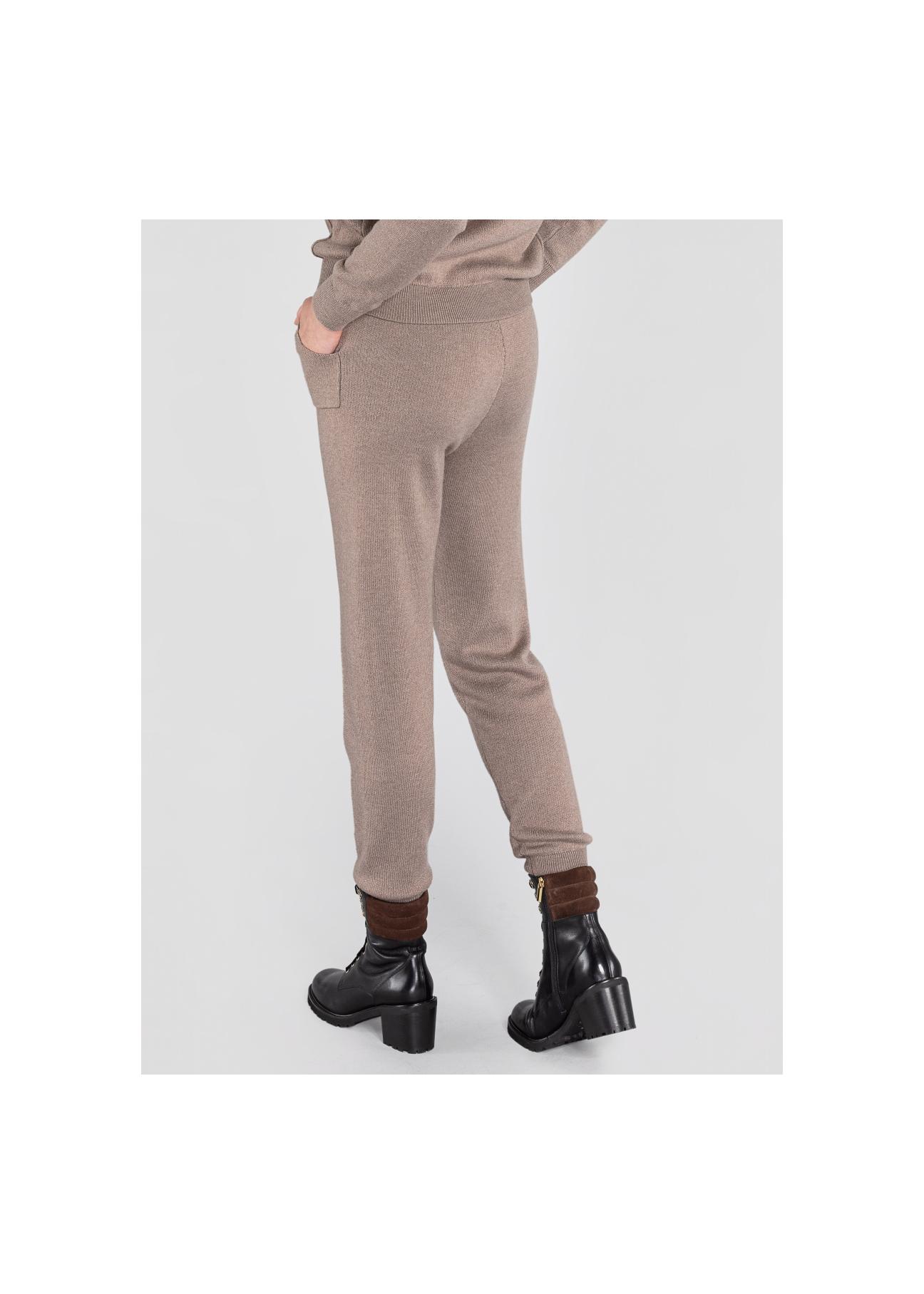 Beżowe spodnie dresowe damskie SPODT-0047-81(Z20)