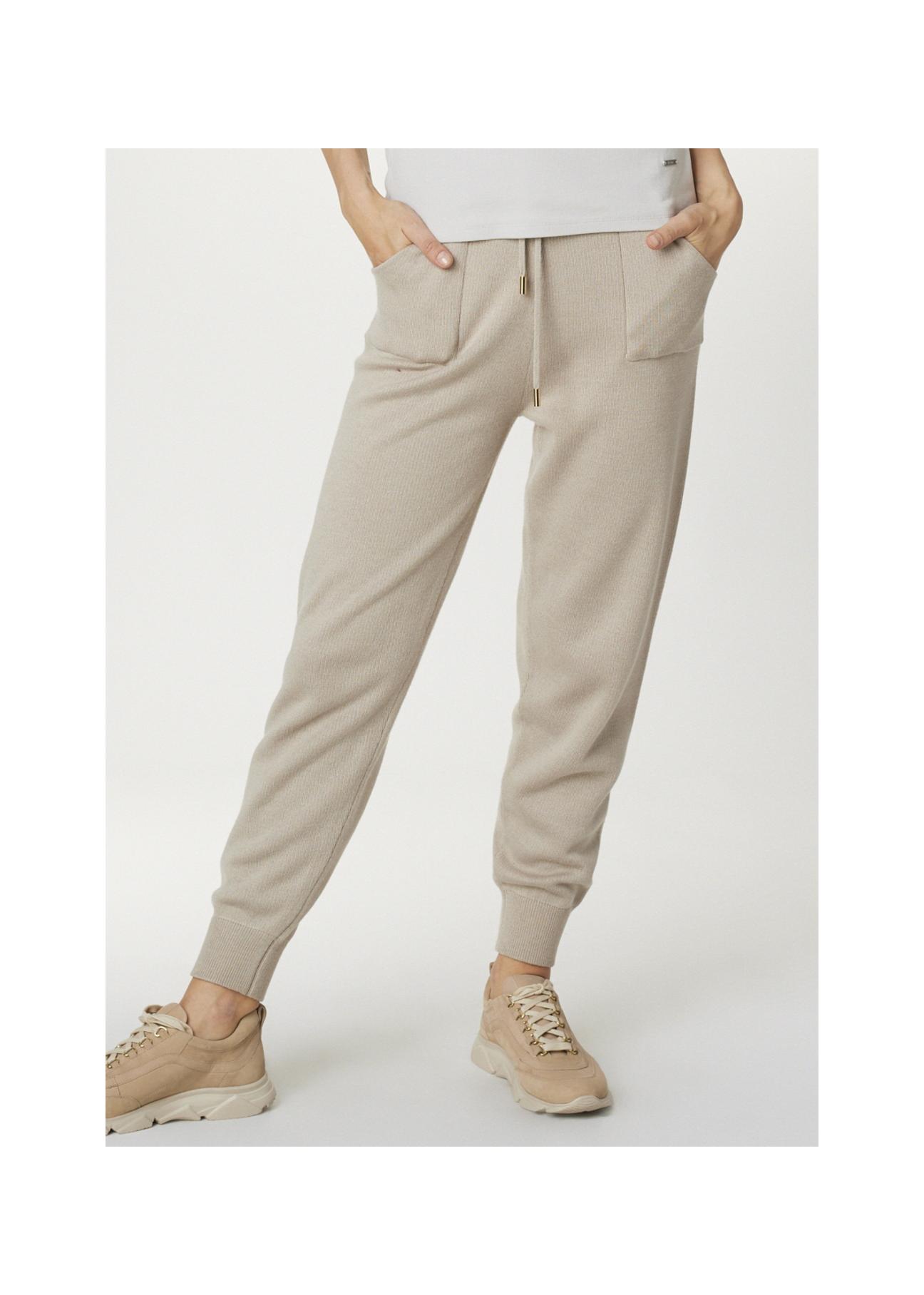 Beżowe spodnie dresowe damskie SPODT-0057-81(Z21)