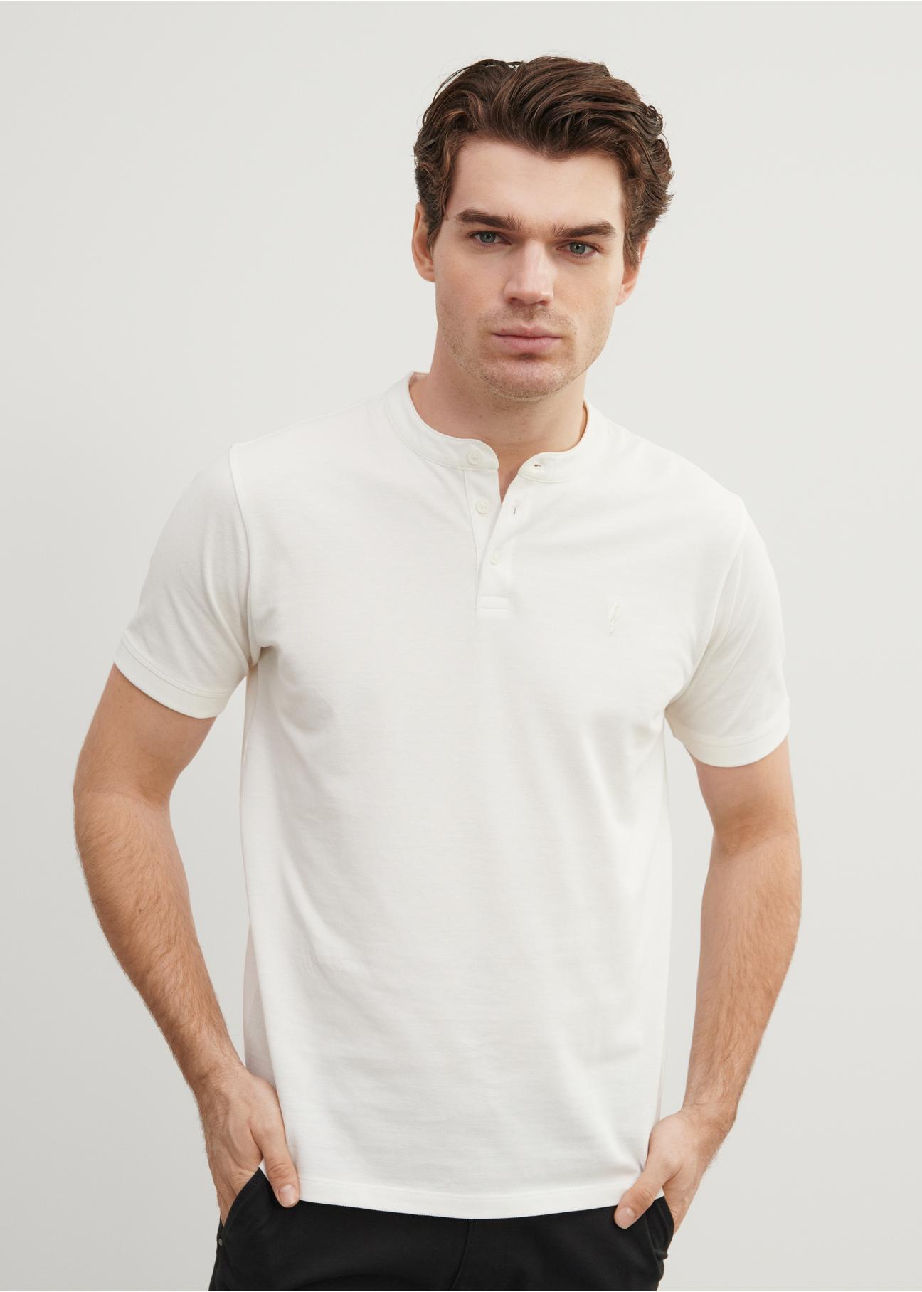 Biała koszulka polo ze stójką POLMT-0061-11(W24)