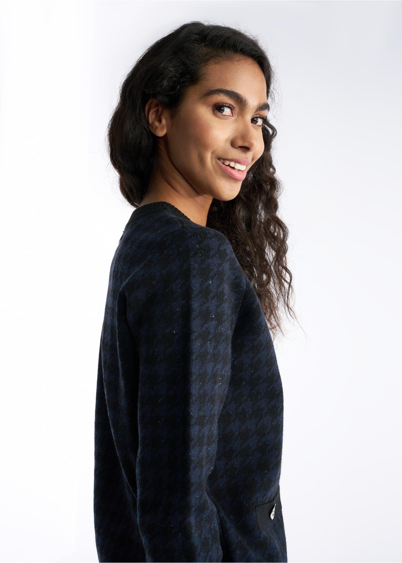 Sweter damski w pepitkę KARDT-0031-99(Z22)-02
