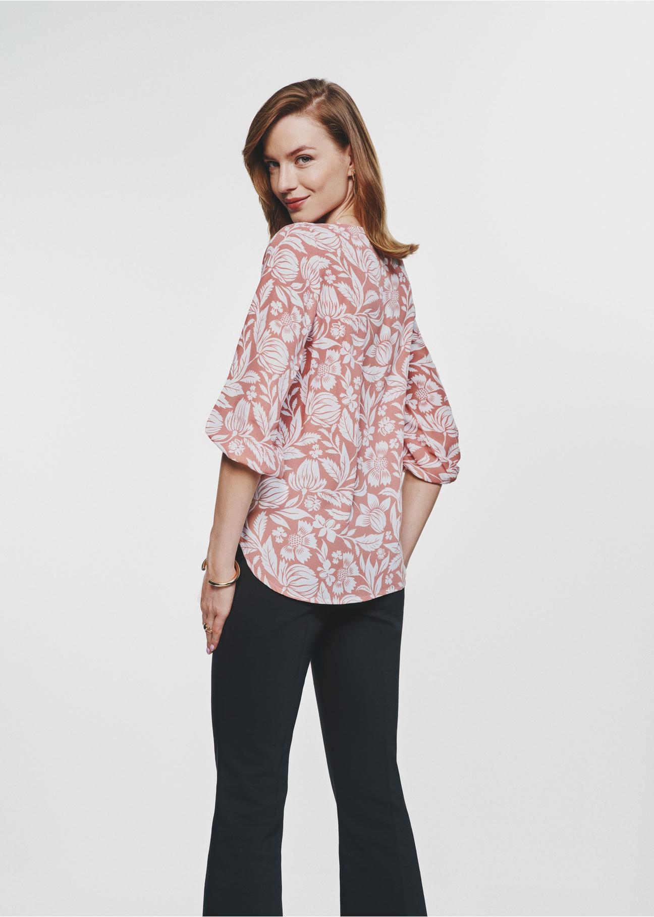 Pink women's blouse with a flower motif BLUDT-0183-34(Z24) 03