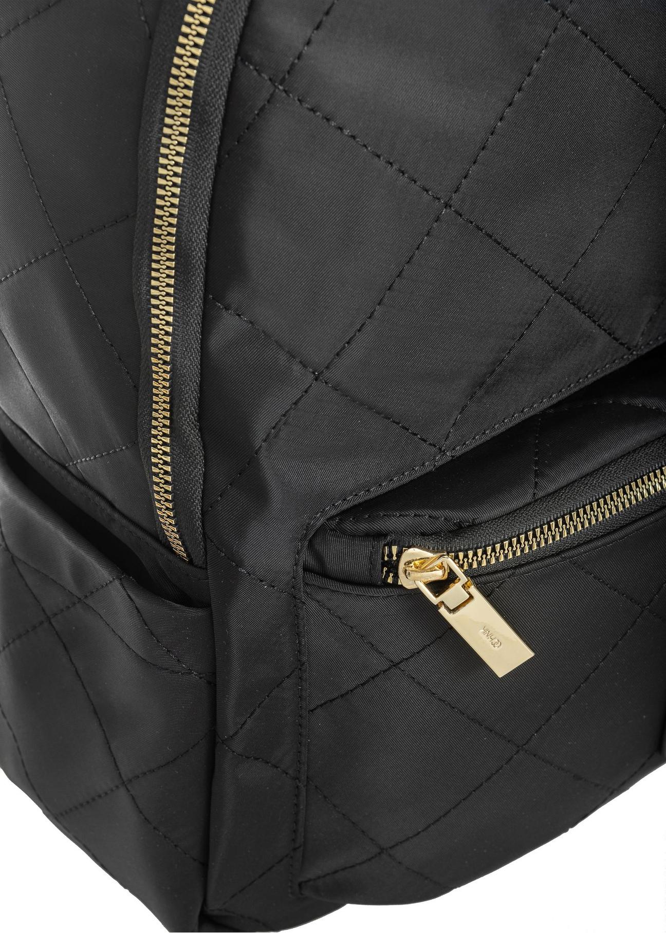 Czarny pikowany plecak damski TOREN-0265-99(Z23)