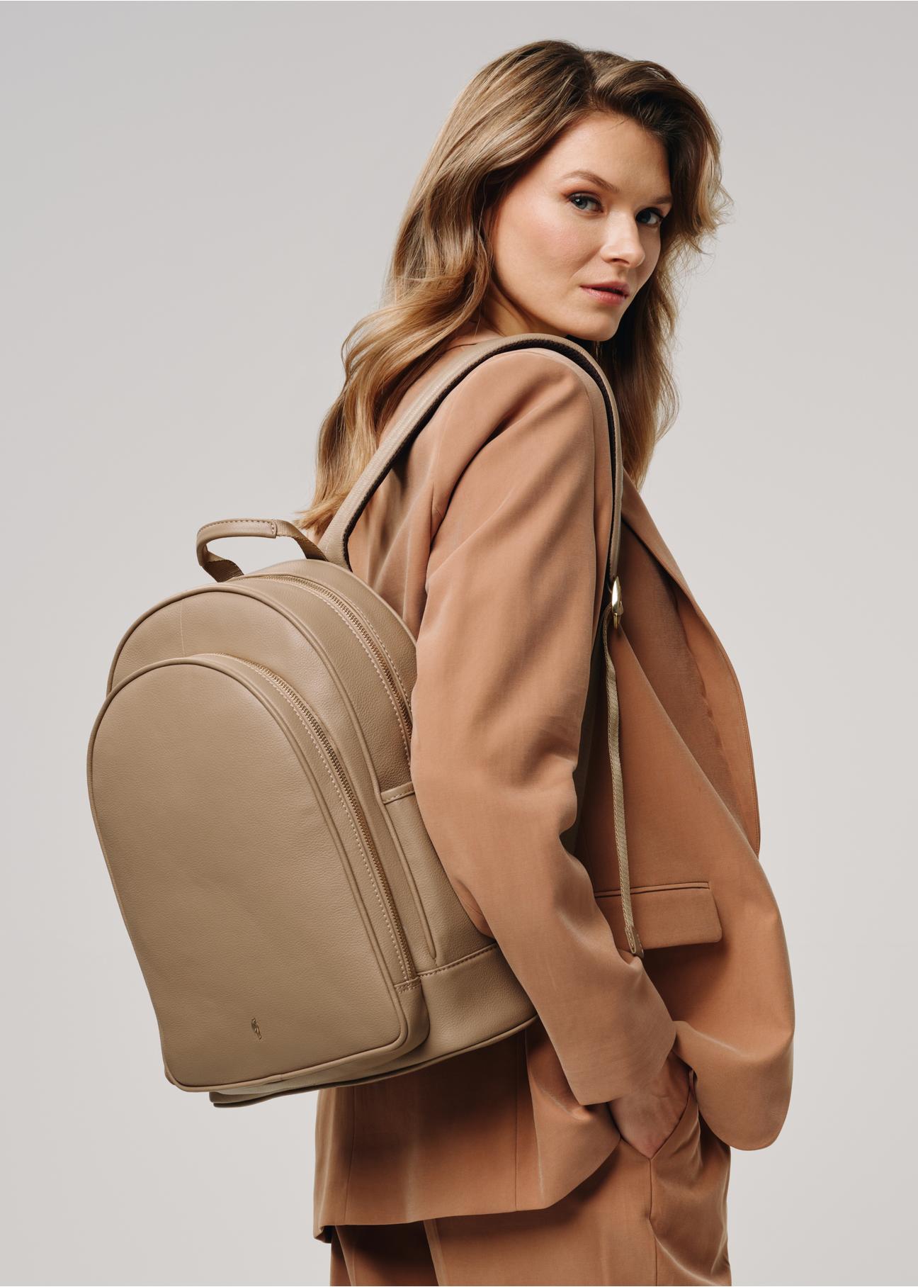 Skórzany plecak damski z kieszenią na laptop PLCDS-0001-82(W24)