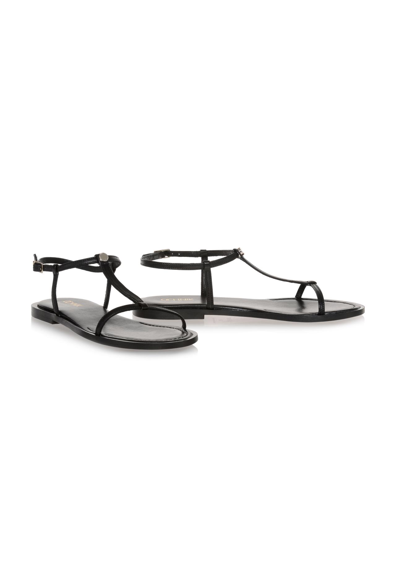 Czarne skórzane sandały płaskie damskie BUTYD-0999-99(W23)